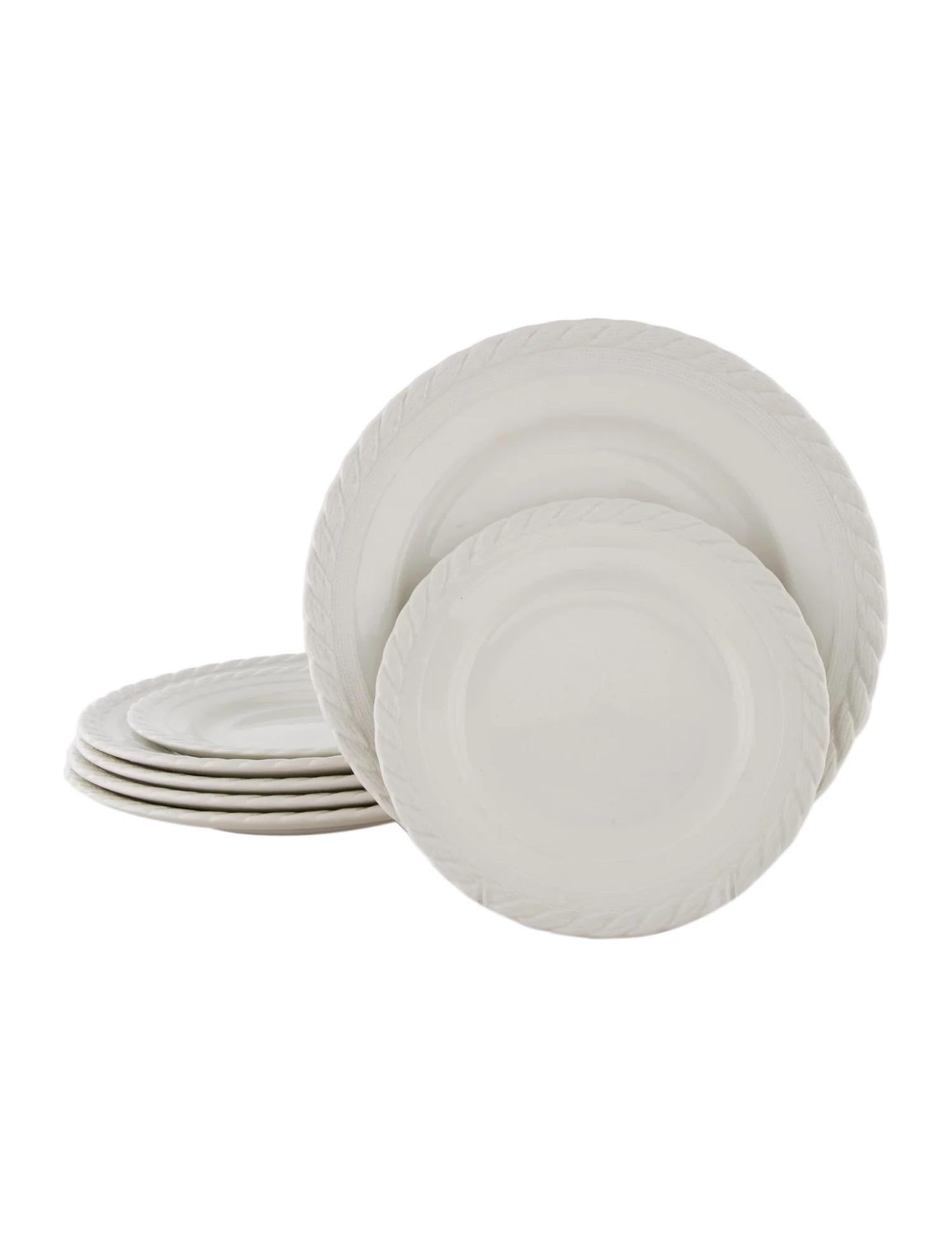 Ralph Lauren Wedgewood Clearwater Dinnerware ~ 4 Place Settings In Good Condition For Sale In New York, NY