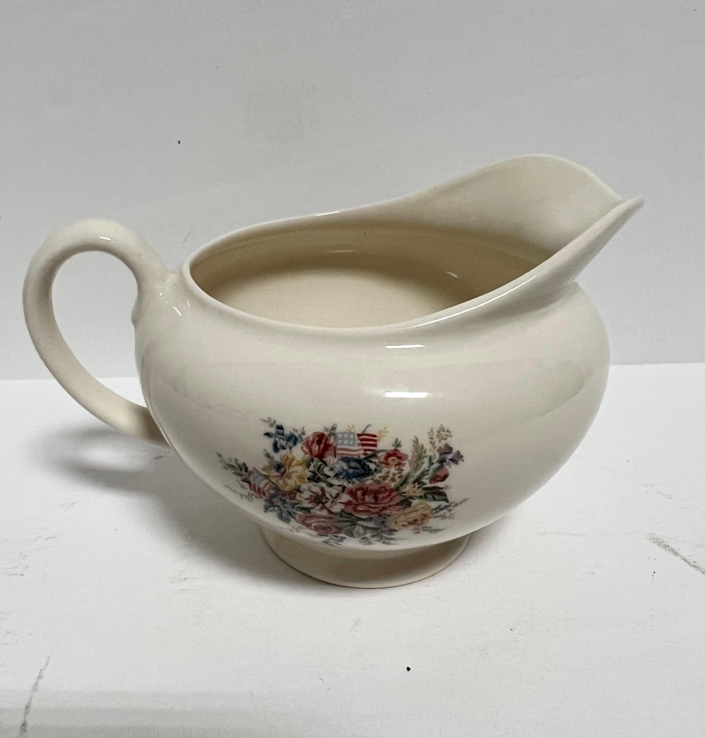 Dylans Grove Cremefarbener Wedgwood-Würfel von Ralph Lauren (Land)