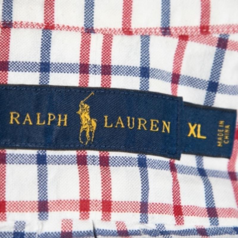 Le camicie sono una parte indispensabile del guardaroba, perciò Ralph Lauren ti propone una creazione versatile e confortevole. È stato confezionato in cotone in una tonalità bianca a quadri. La camicia è caratterizzata da bottoni frontali, colletto