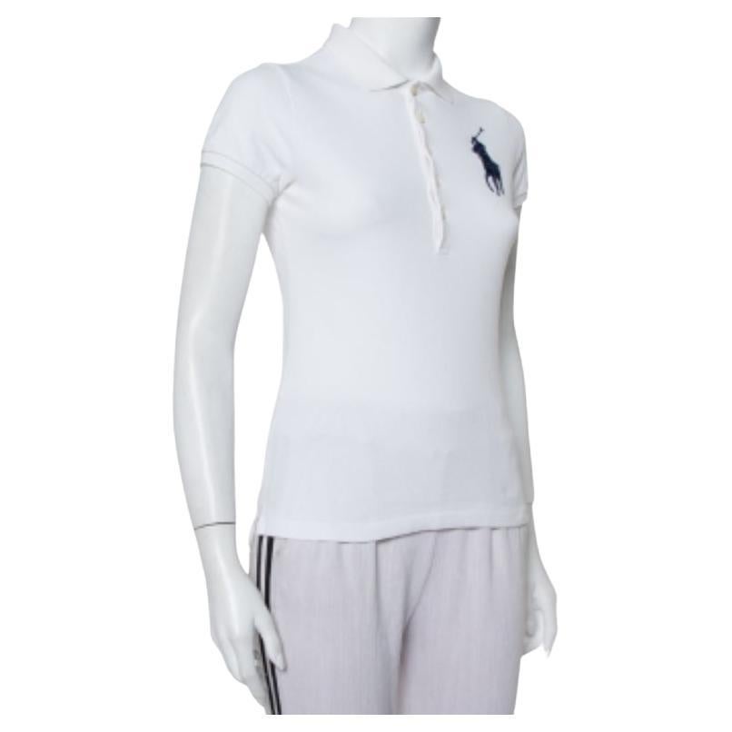 Made from soft and breathable cotton, this short-sleeved polo t-shirt by Ralph Lauren is styled with a collar, front buttons, and the signature logo on the front. The white hue lends a fresh touch to the piece, making it ideal for casual outings.