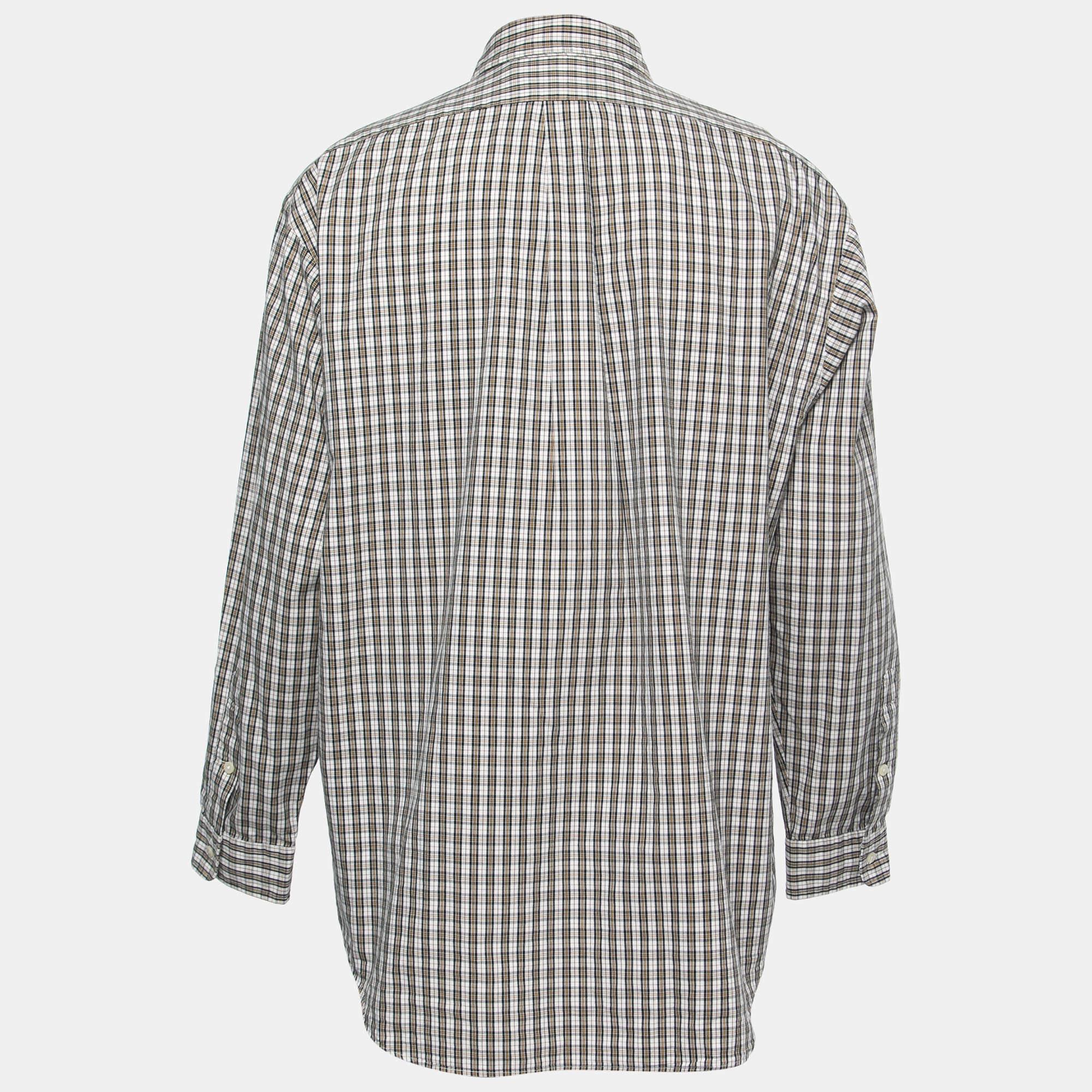 Wie fabelhaft sieht dieses Designerhemd aus. Es ist aus edlen MATERIALEN gefertigt und hat eine lockere Silhouette. Kombinieren Sie es mit einer Hose und Loafers für ein cooles Ensemble.