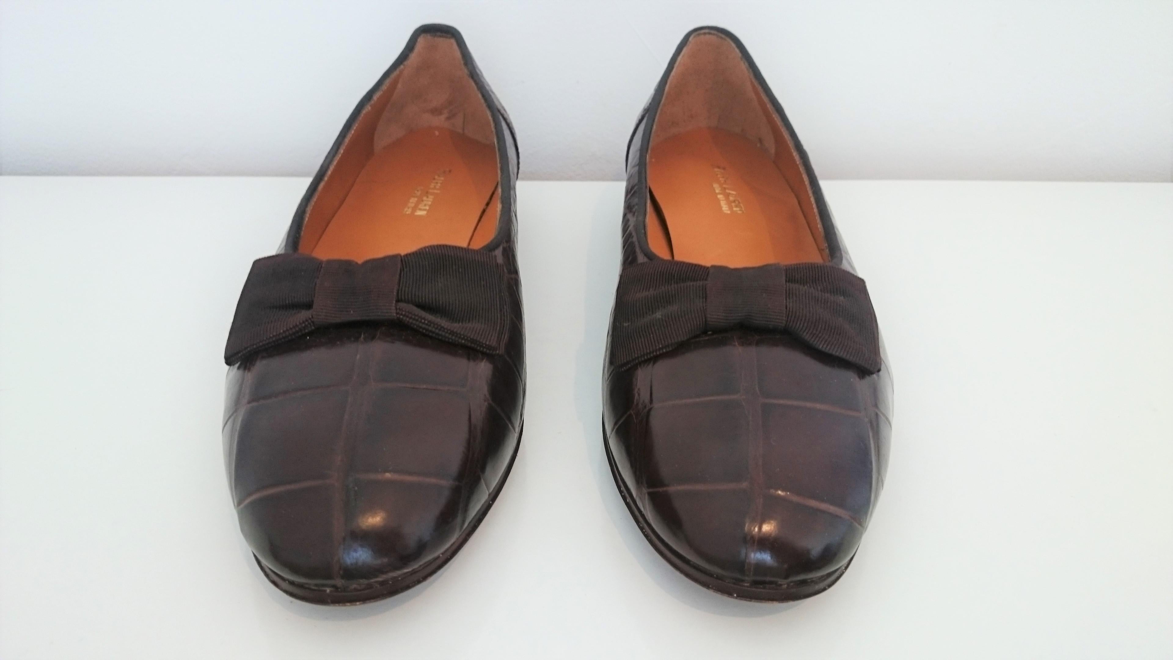 New pair of Ralph Lauren Ballet Flats in Wild Crocodile Leather
Wooden Sole.
Size 39
Made in Italy
