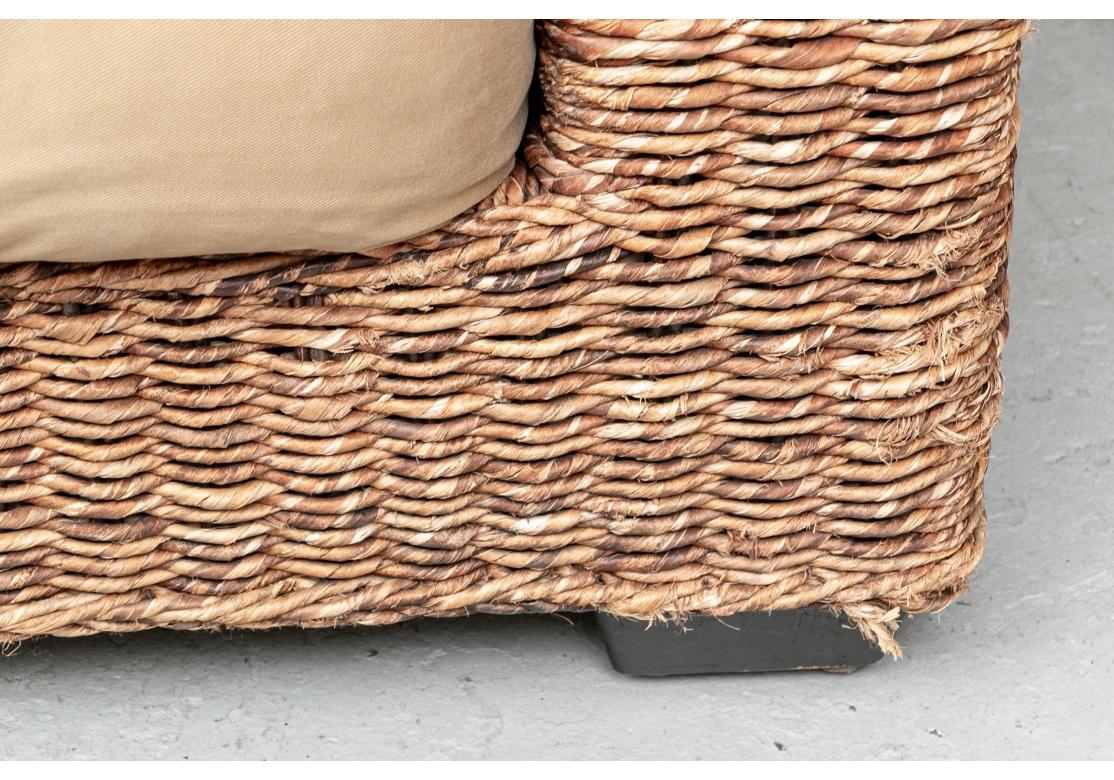 Ralph Lauren Geflochtenes Seil Sofa mit drei Sitzen  im Zustand „Starke Gebrauchsspuren“ im Angebot in Bridgeport, CT