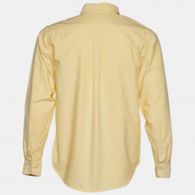 Wenn Sie sich einen nachhaltigen Kleiderschrank mit minimalistischen, vielseitigen und zeitlosen Kleidungsstücken aufbauen möchten, ist dieses Ralph Lauren Hemd die richtige Wahl für Sie. Mit seinem schlichten Design, der präzisen Schneiderei und