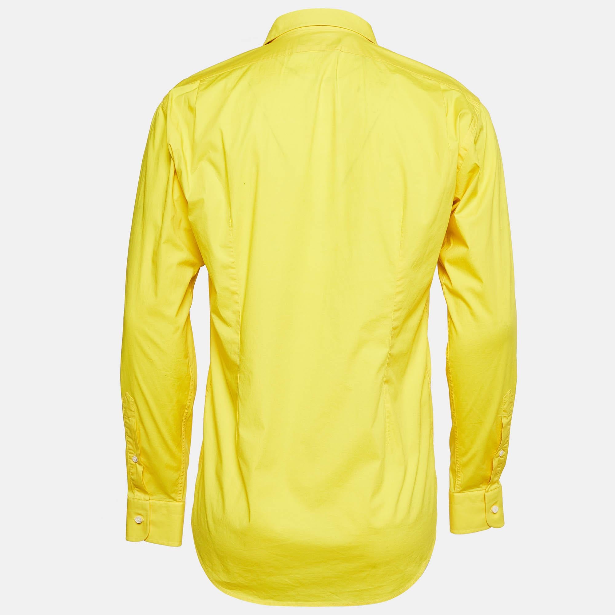 Les chemises sont un élément indispensable de la garde-robe. Cette marque vous propose donc une création à la fois polyvalente et élégante. Il a été confectionné à partir de matériaux de qualité dans une teinte polyvalente. La chemise est détaillée