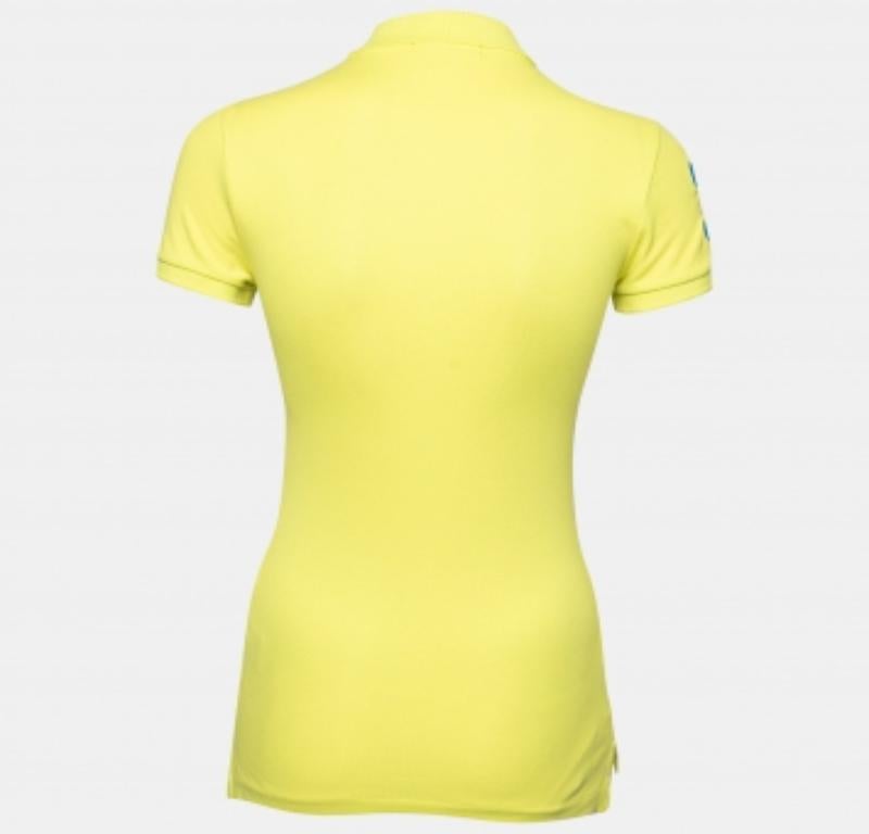 Poloshirts von Ralph Lauren sind seit jeher ein Klassiker für jedermann. Diese Version ist aus gelbem Baumwoll-Piqué geschneidert und mit dem kultigen Logo und einer Knopfleiste versehen. Vervollständigen Sie Ihren Freizeitlook mit einer kurzen Hose