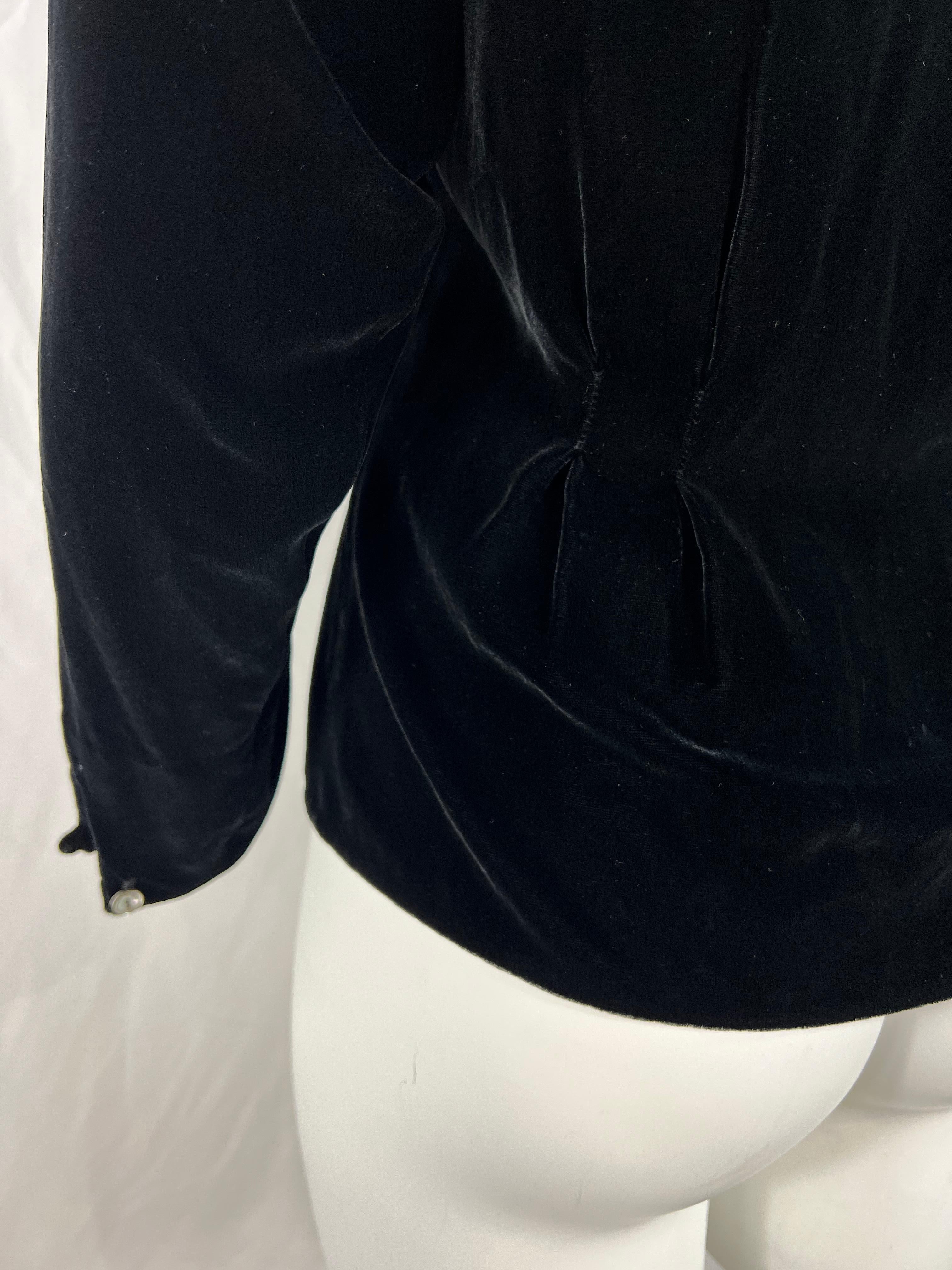 Women's Ralph Laurent Black Velvet Top Blouse, Size 10 For Sale