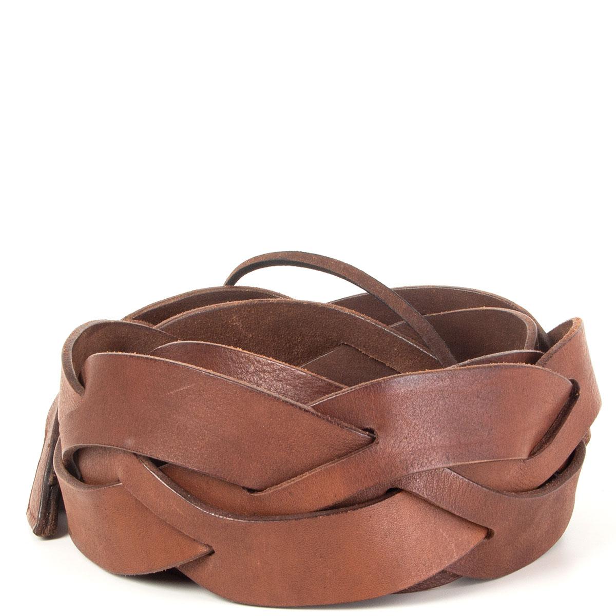 Ralph Lauren braided waist-belt in brown calfskin with faux horn buckle. Has been worn and is in excellent condition.

Tag Size OS
Width 8cm (3.1in)
Length 124cm (48.4in)
