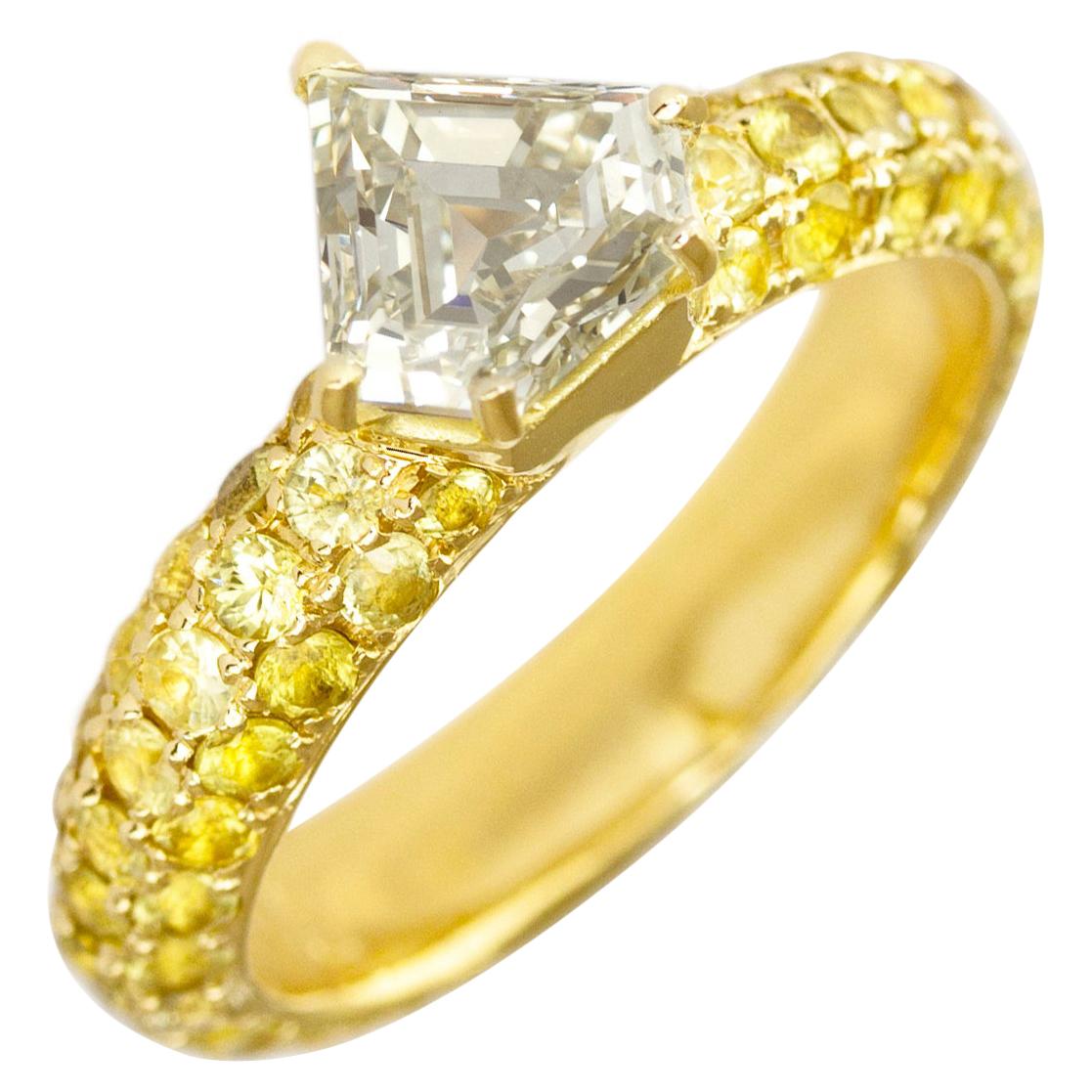 Anillo Ralph Masri de 1,17 quilates de diamante y zafiro amarillo en venta