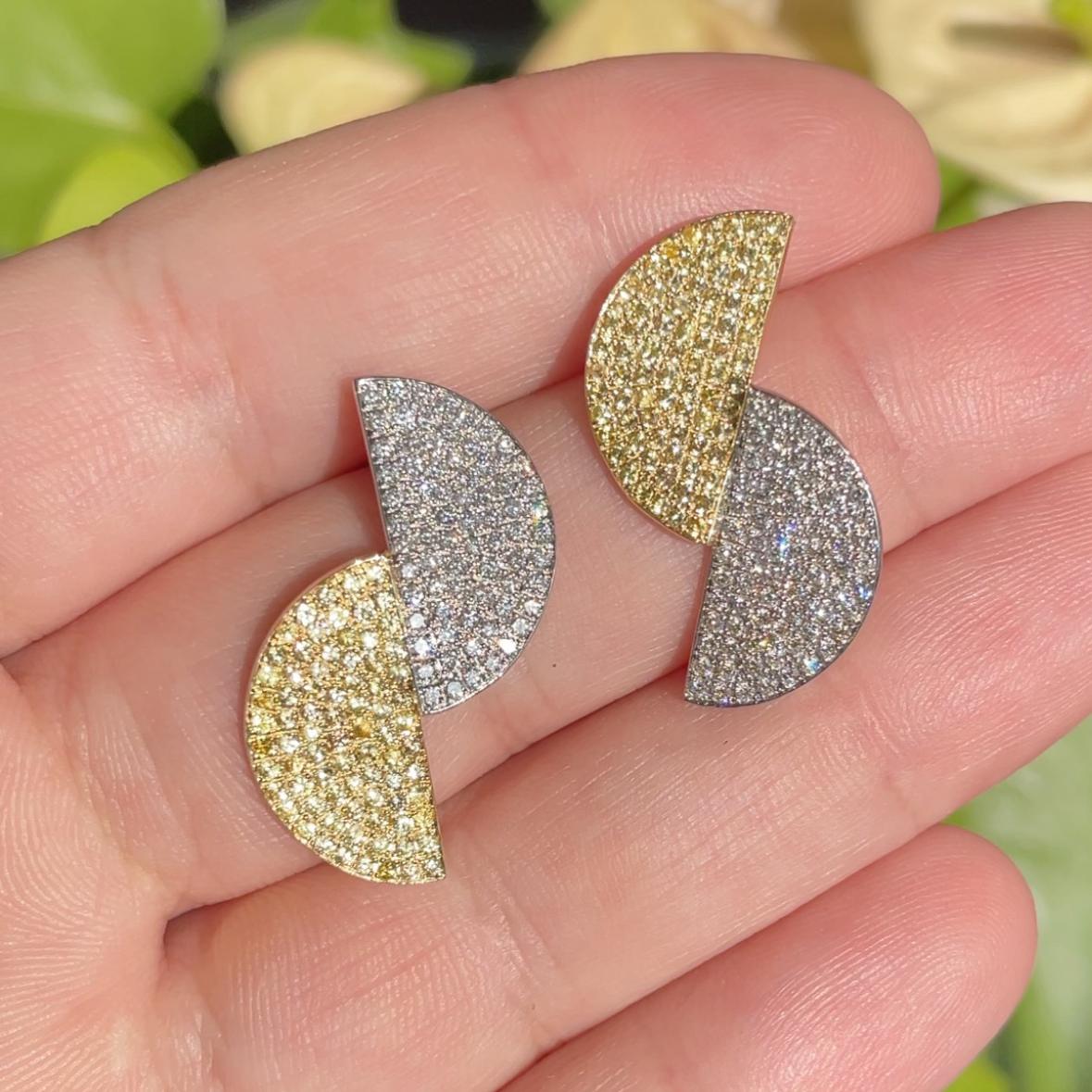 Pendientes Media Luna Zafiro Amarillo Diamante Ralph Masri 1919 Corte redondo en venta
