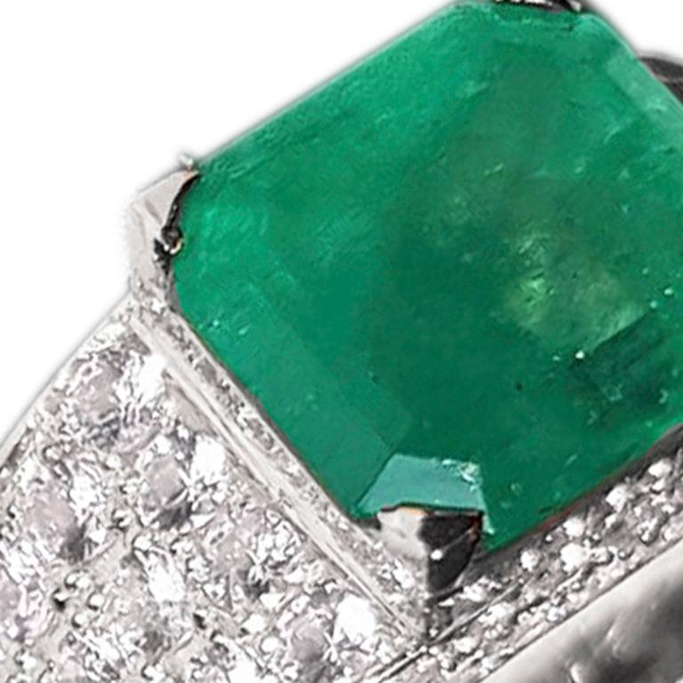 For Sale:  Ralph Masri 4.23 Carat Emerald Cocktail Ring 4