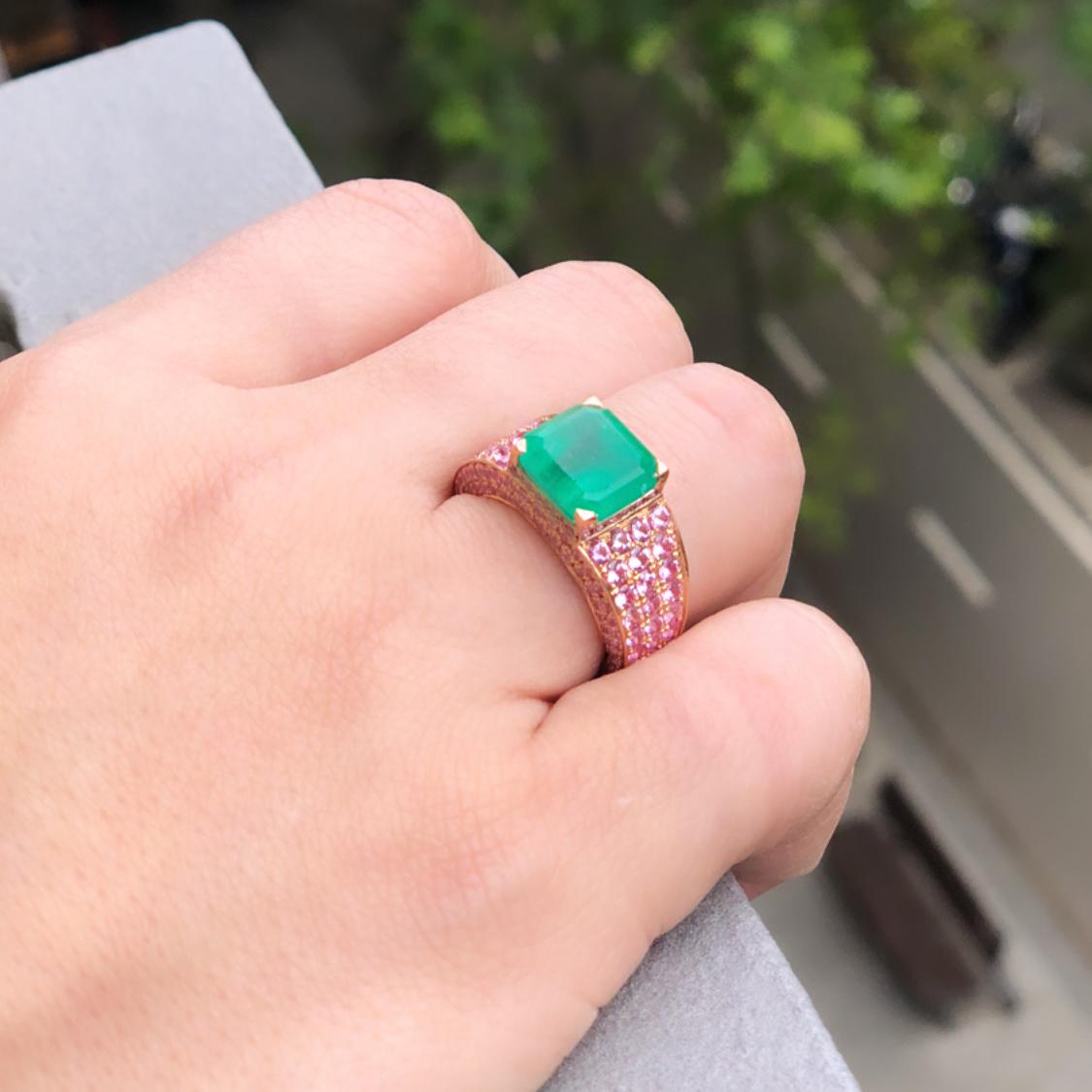 Statement 18kt rose gold ring with a stunning 4.23ct Colombian emerald and 2.35cts of pink sapphires set throughout, from Ralph Masri's Modernist collection inspired by mid-century Modernist architecture with an emphasis on minimalist shapes and