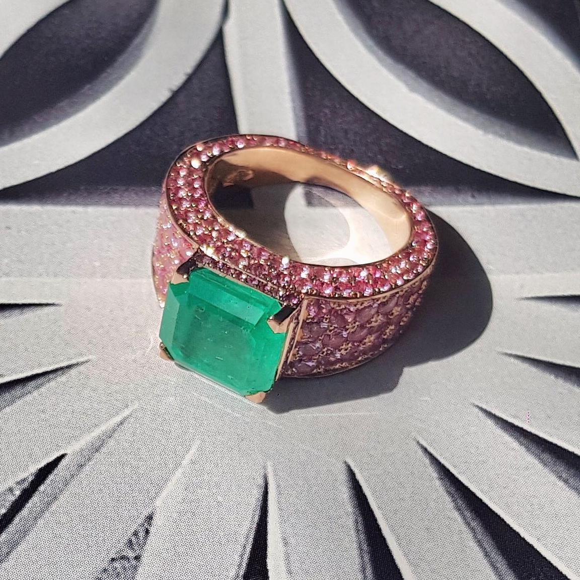 Modernist Ralph Masri 4.23ct Pink Sapphire Emerald Cocktail Ring For Sale