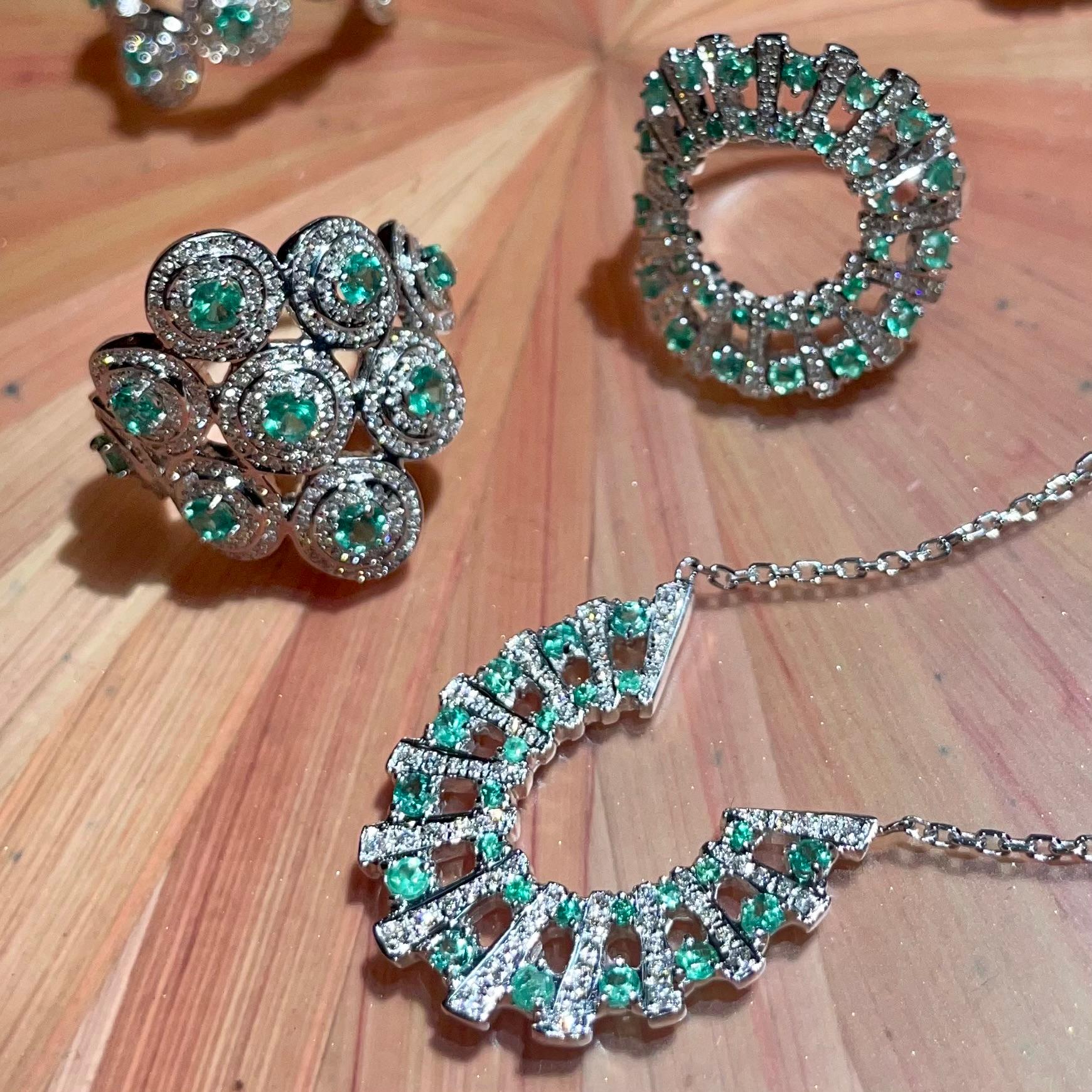 Im Angebot: Ralph Masri Andromeda Diamant-Smaragd-Ring () 4