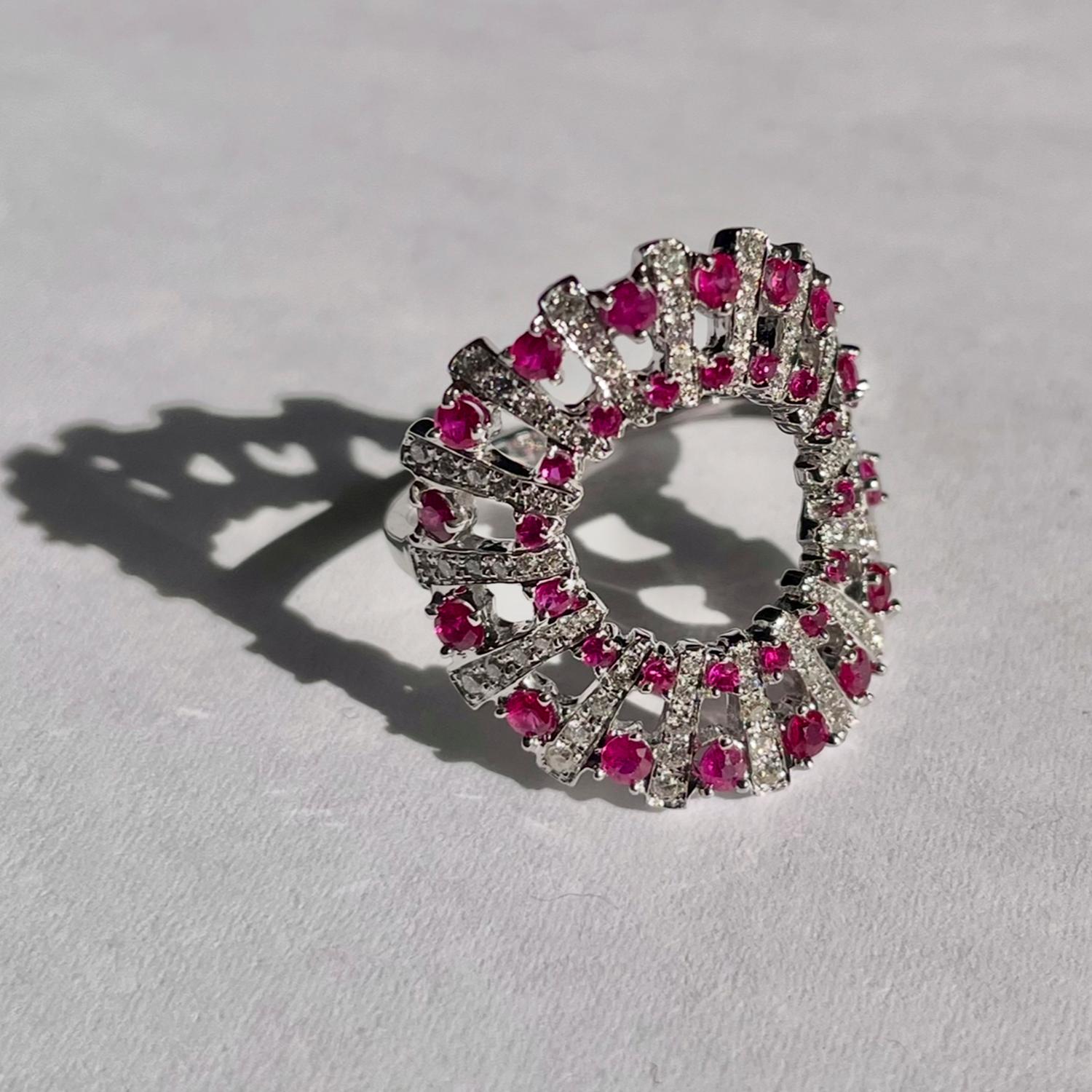 En venta: Anillo Ralph Masri Andrómeda Diamante Rubí  2