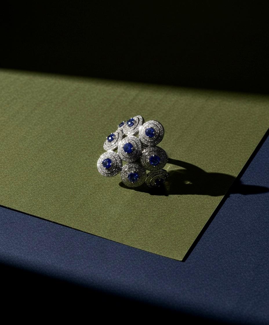 Im Angebot: Ralph Masri Andromeda Diamant-Saphir-Ring () 3