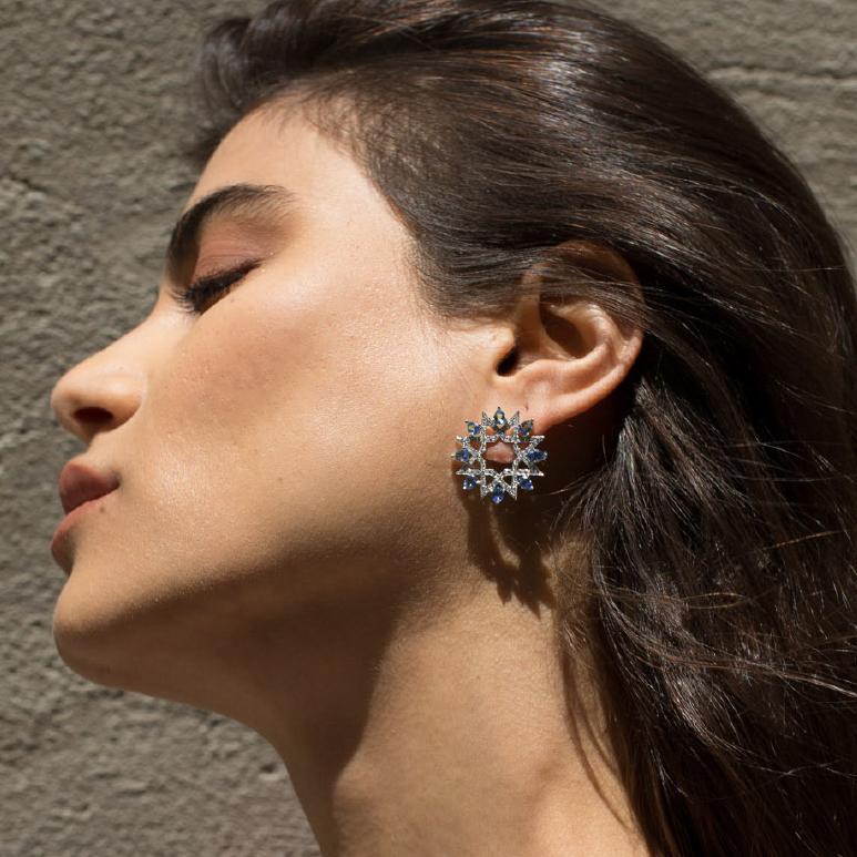 18kt white gold earrings with diamonds and blue sapphires from Ralph Masri's Arabesque Deco collection, inspired by Middle Eastern patterns and motifs infused with an Art Deco touch.

Available in yellow, rose or white gold.

Push backs for pierced