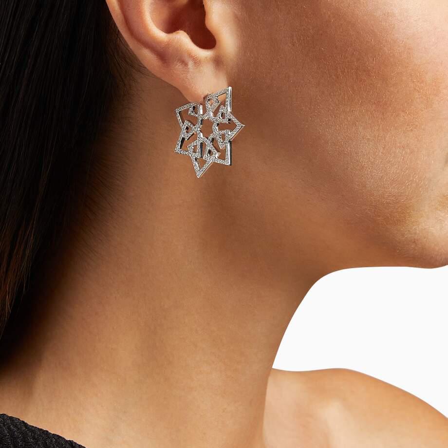 18kt white gold earrings with diamonds from Ralph Masri's Arabesque Deco collection, inspired by Middle Eastern patterns and motifs infused with an Art Deco touch. 

Can be made in yellow, rose or white gold.

Push backs for pierced ears.