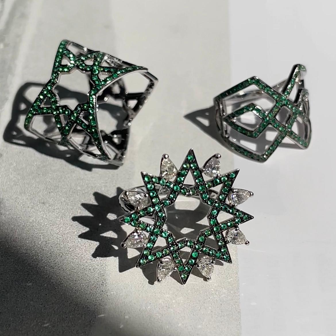For Sale:  Ralph Masri Arabesque Deco Emerald Ring 3