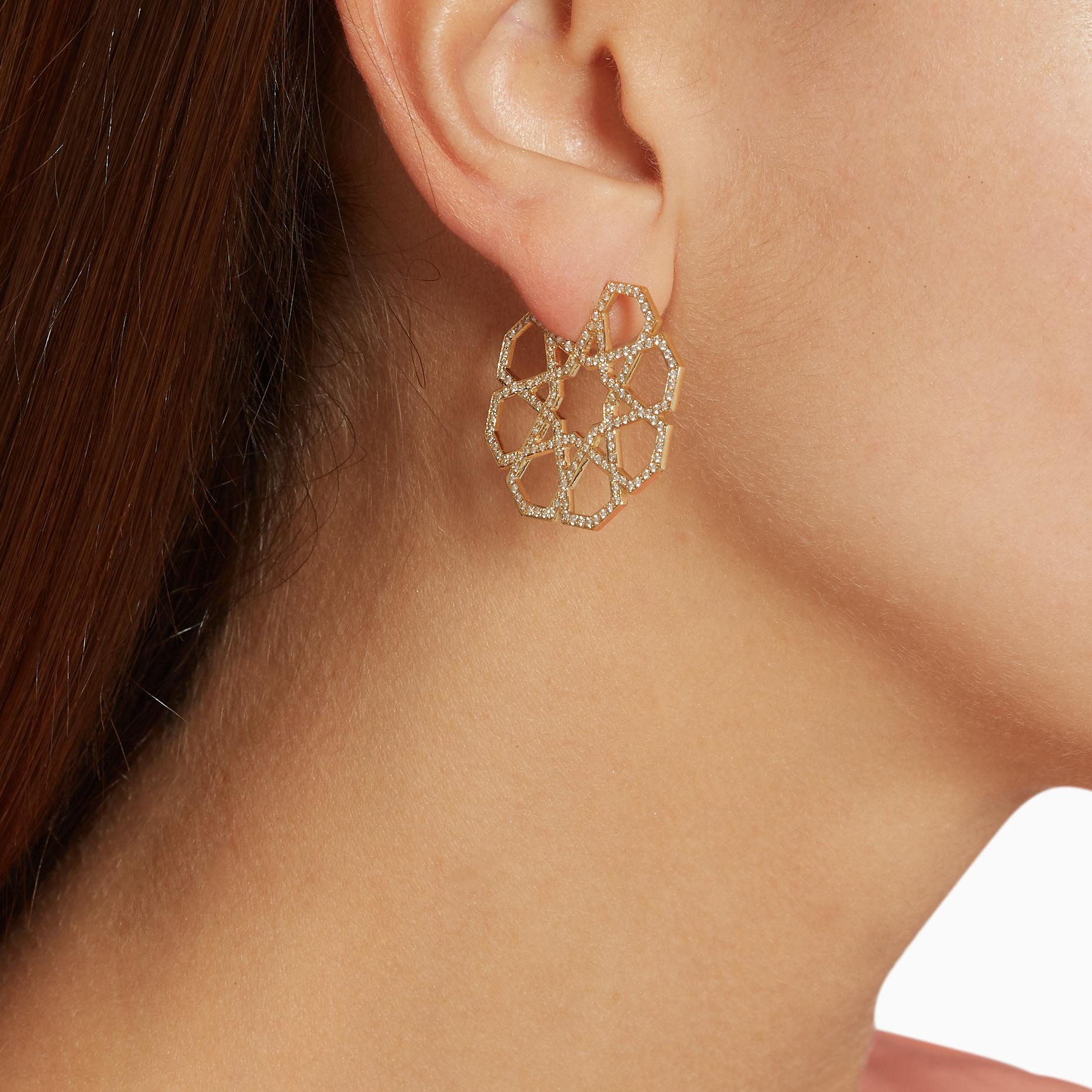 18kt yellow gold hoops with diamonds from Ralph Masri's Arabesque Deco collection, inspired by Middle Eastern patterns and motifs infused with an Art Deco touch.

Available in yellow, rose or white gold.

Push backs for pierced ears.