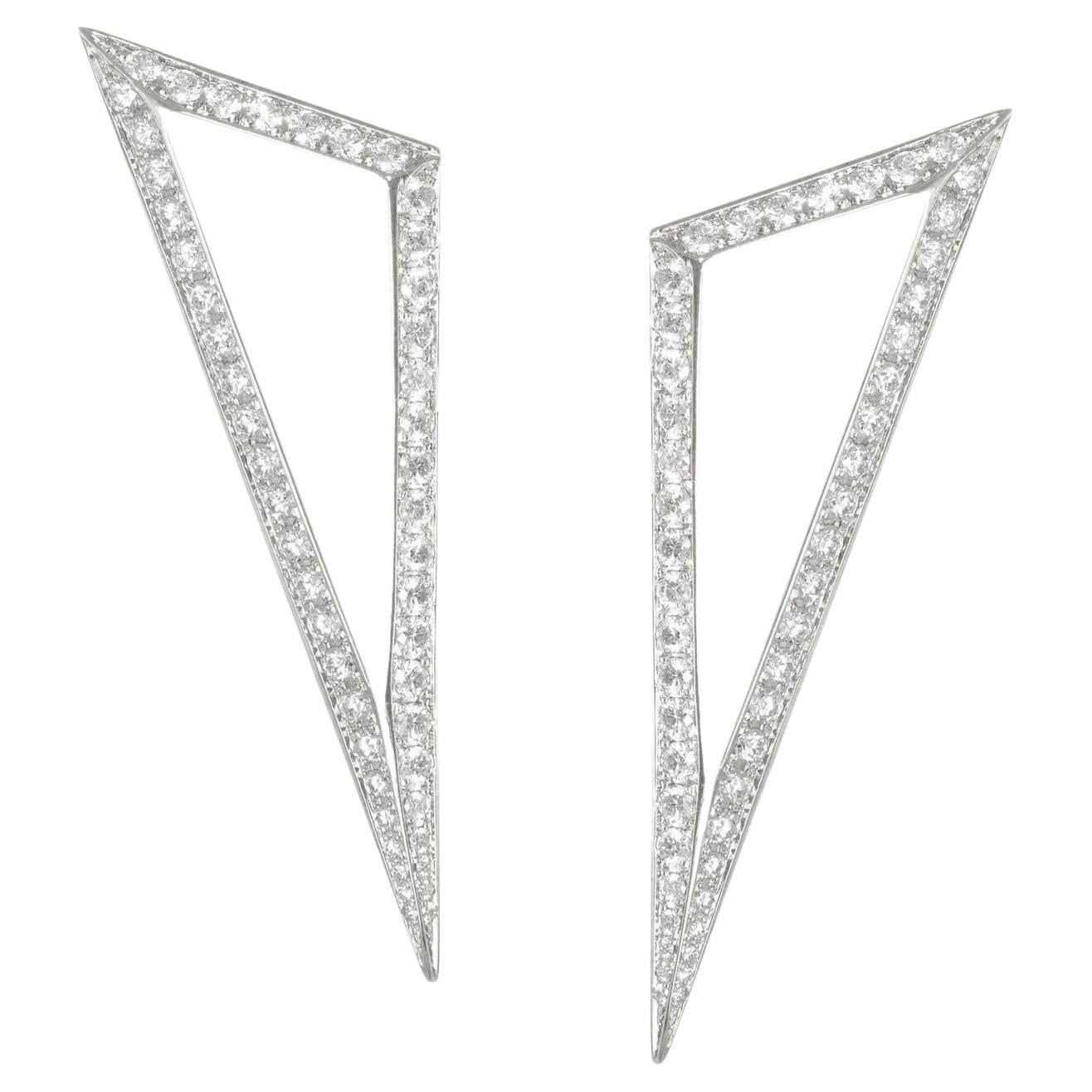 Ralph Masri Boucles d'oreilles triangulaires modernistes en diamants en vente
