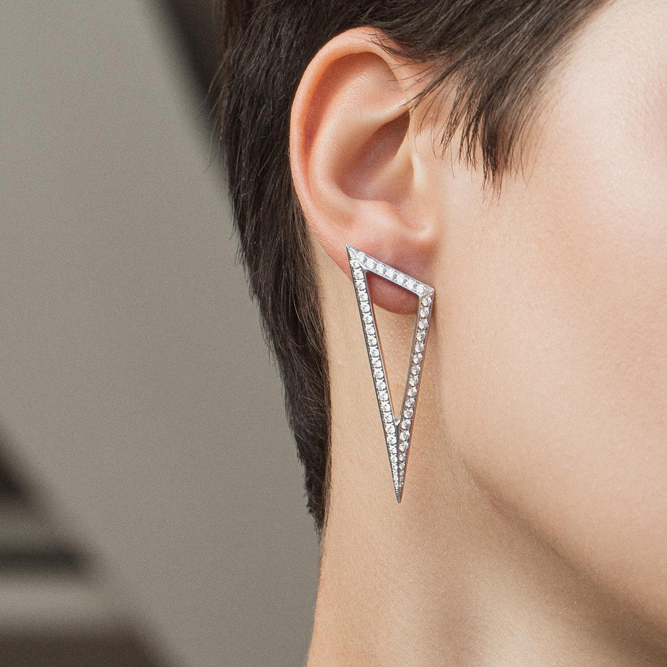 18kt white gold triangular earrings with diamonds from Ralph Masri's Modernist collection, inspired by mid-century Modernist architecture with an emphasis on minimalist shapes and silhouettes.

Available in yellow, rose or white gold.

Push backs
