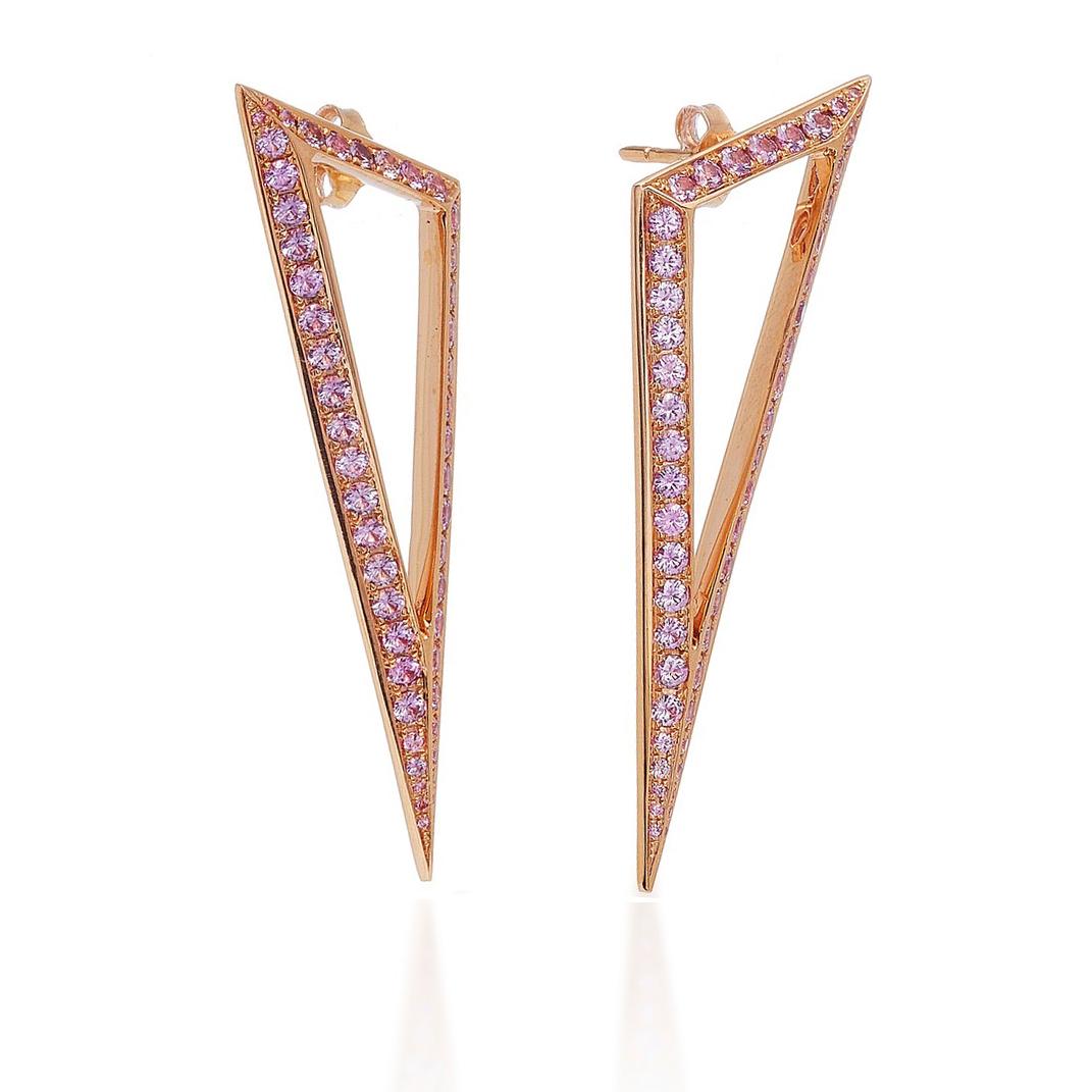 Moderniste Ralph Masri Boucles d'oreilles modernistes en saphir rose triangulaire en vente