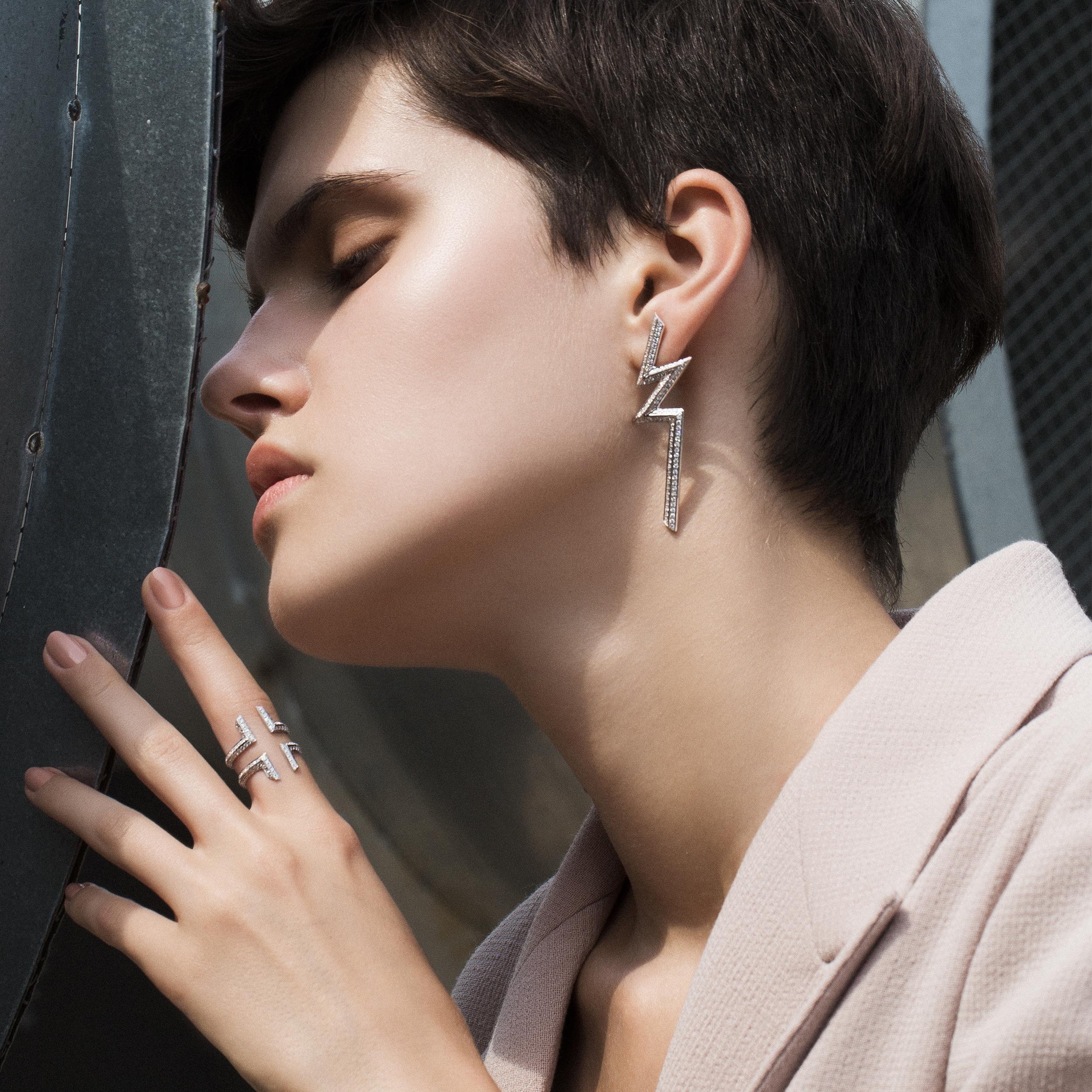 18kt white gold earrings with diamonds from Ralph Masri's Phoenician Script collection, inspired by the ancient Phoenician alphabet.

Available in white, yellow or rose gold.

Push backs for pierced ears.