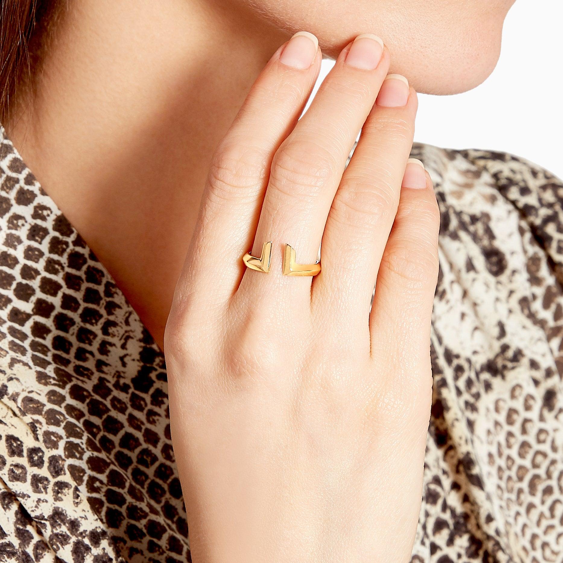 in vendita:  Fascia d'oro con scrittura fenicia di Ralph Masri 2