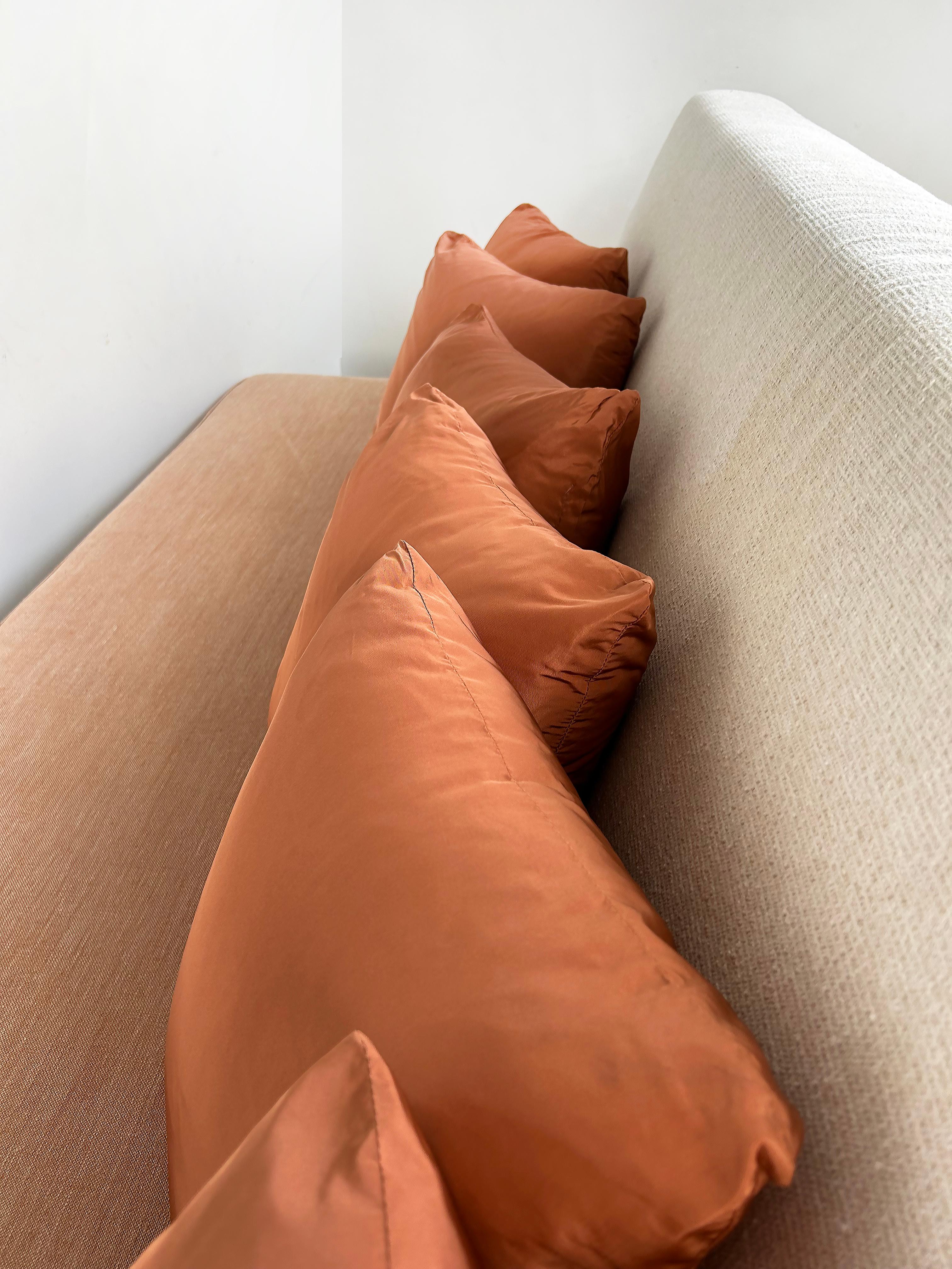 Ralph Pucci Chris Lehrecke Sofá de caoba sin brazos con cojines sueltos en Bueno estado para la venta en Miami, FL