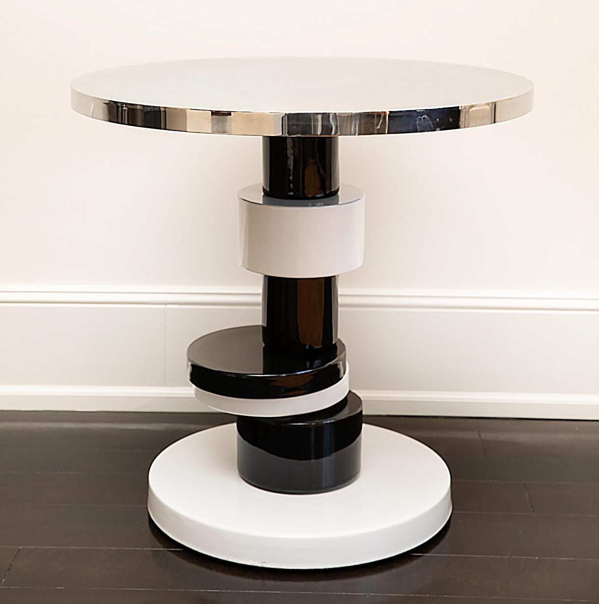 Tavolo da salotto Ralph Pucci International India Mahdavi Starr


In vendita un tavolo Starr di India Mahdavi prodotto da Ralph Pucci International. Star è un tavolo d'accento scultoreo e giocoso che fonde forme audaci e finiture raffinate.