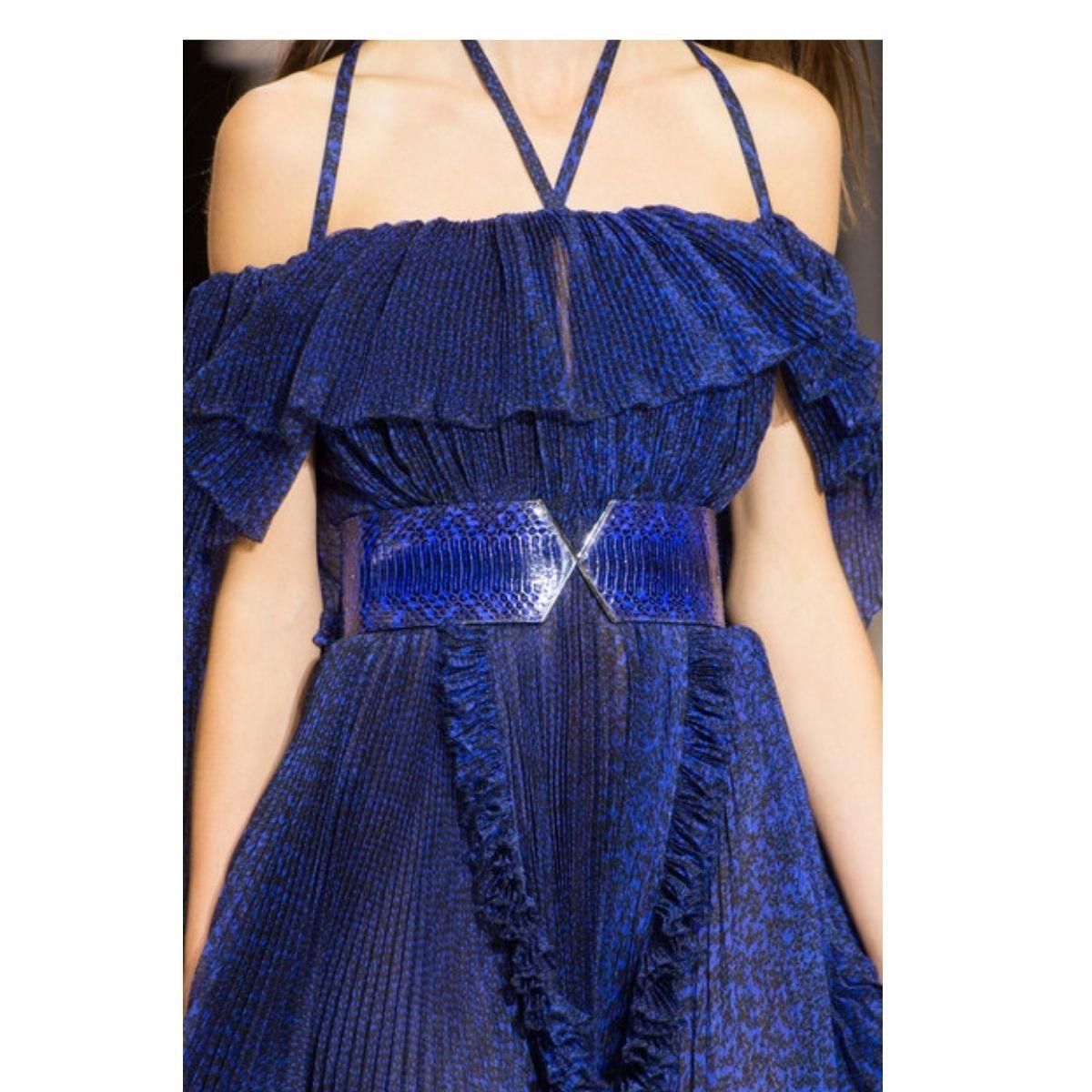Blaues Seiden-Kugel-Cape-Kleid von Ralph & Russo im Zustand „Neu“ im Angebot in Brossard, QC