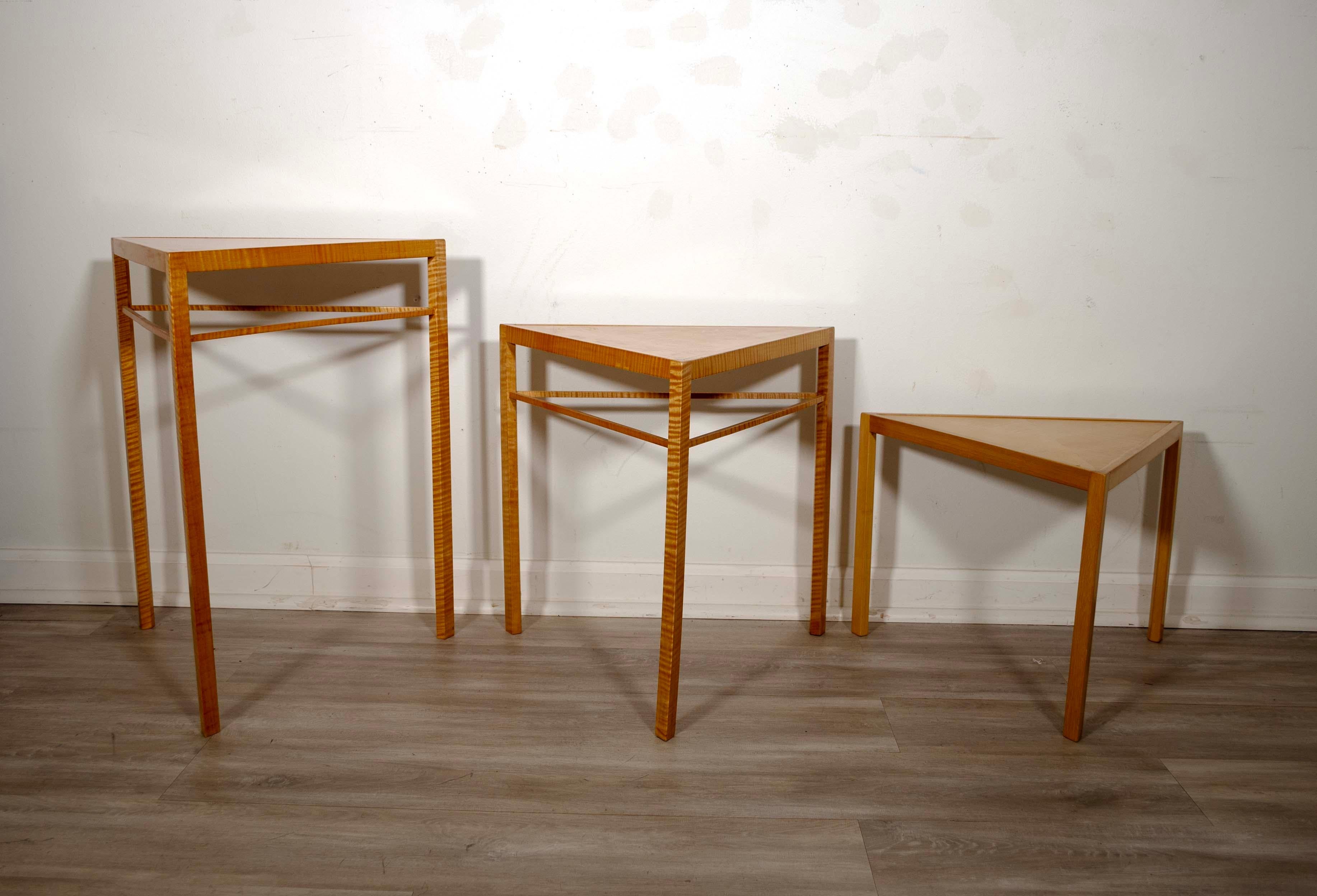 American Ralph Rye Kite Tables Signed Set of 3 Postmodern Nesting Tables Curly Maple Wood For Sale