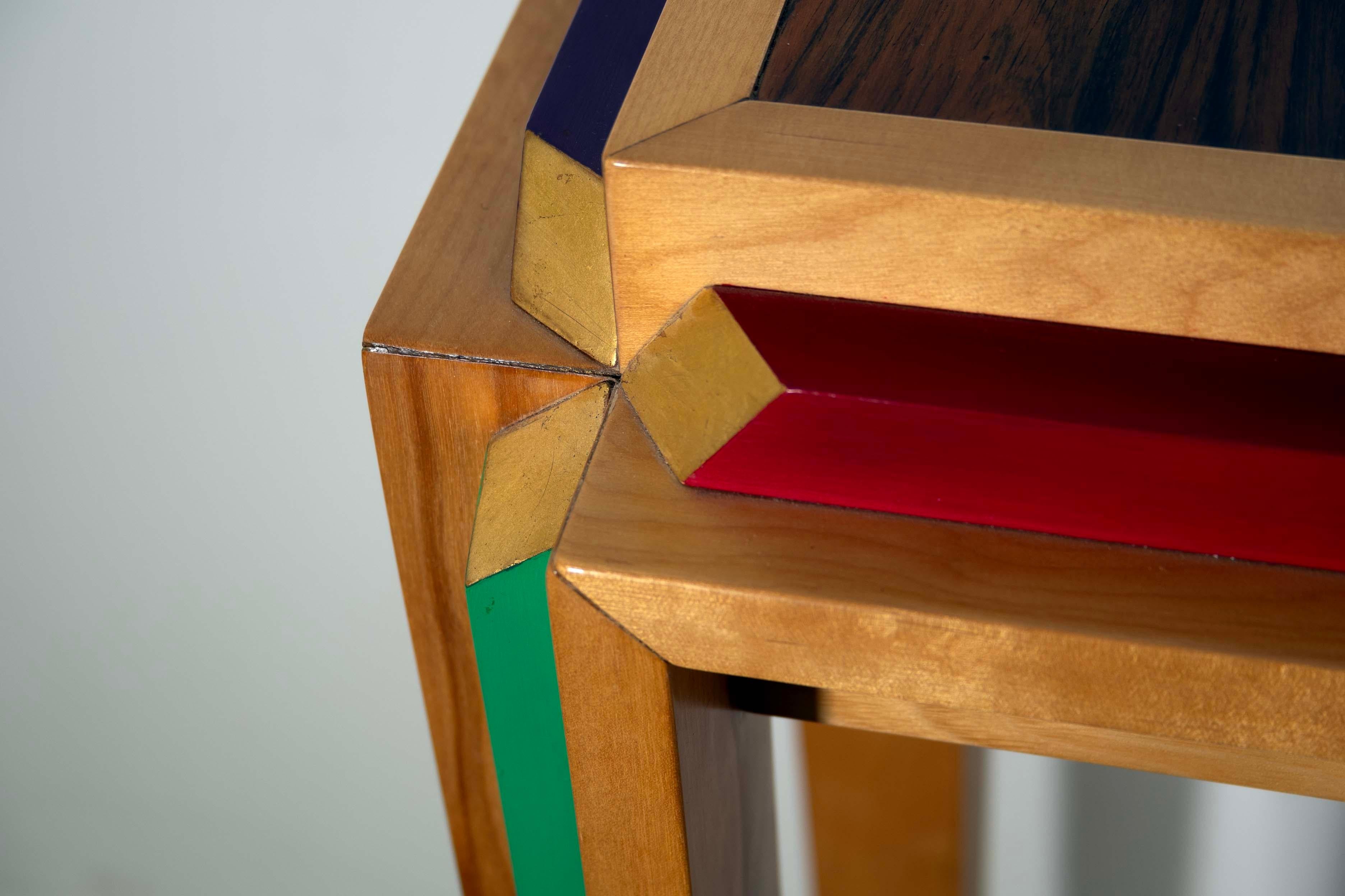 Ralph Rye Variaciones Soporte Escultórico para Plantas Firmado Postmoderno Pintado a Mano Madera Estadounidense en venta