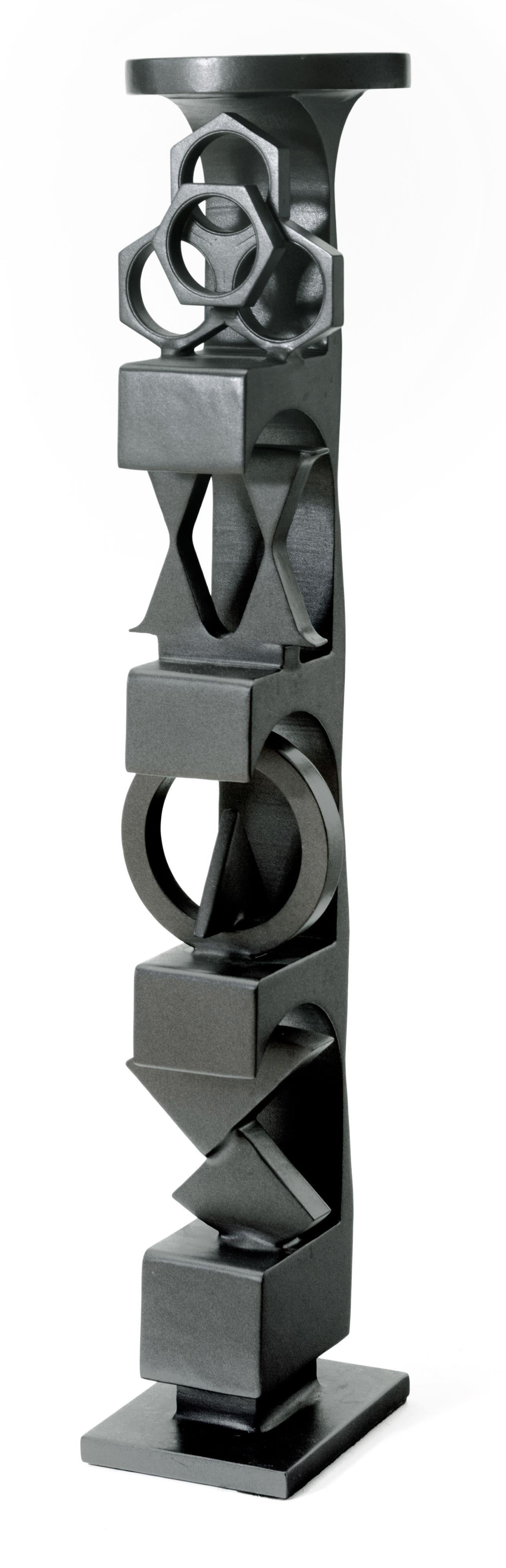 "To Each His Own" ist eine bemalte Stahlskulptur von Ralph Wickstrom aus dem Jahr 2000. Die Skulptur hat die Form eines Turms mit vier Ebenen, wobei jede Ebene eine eigene Formensprache aufweist. Am deutlichsten ist die Form der Schrauben auf der