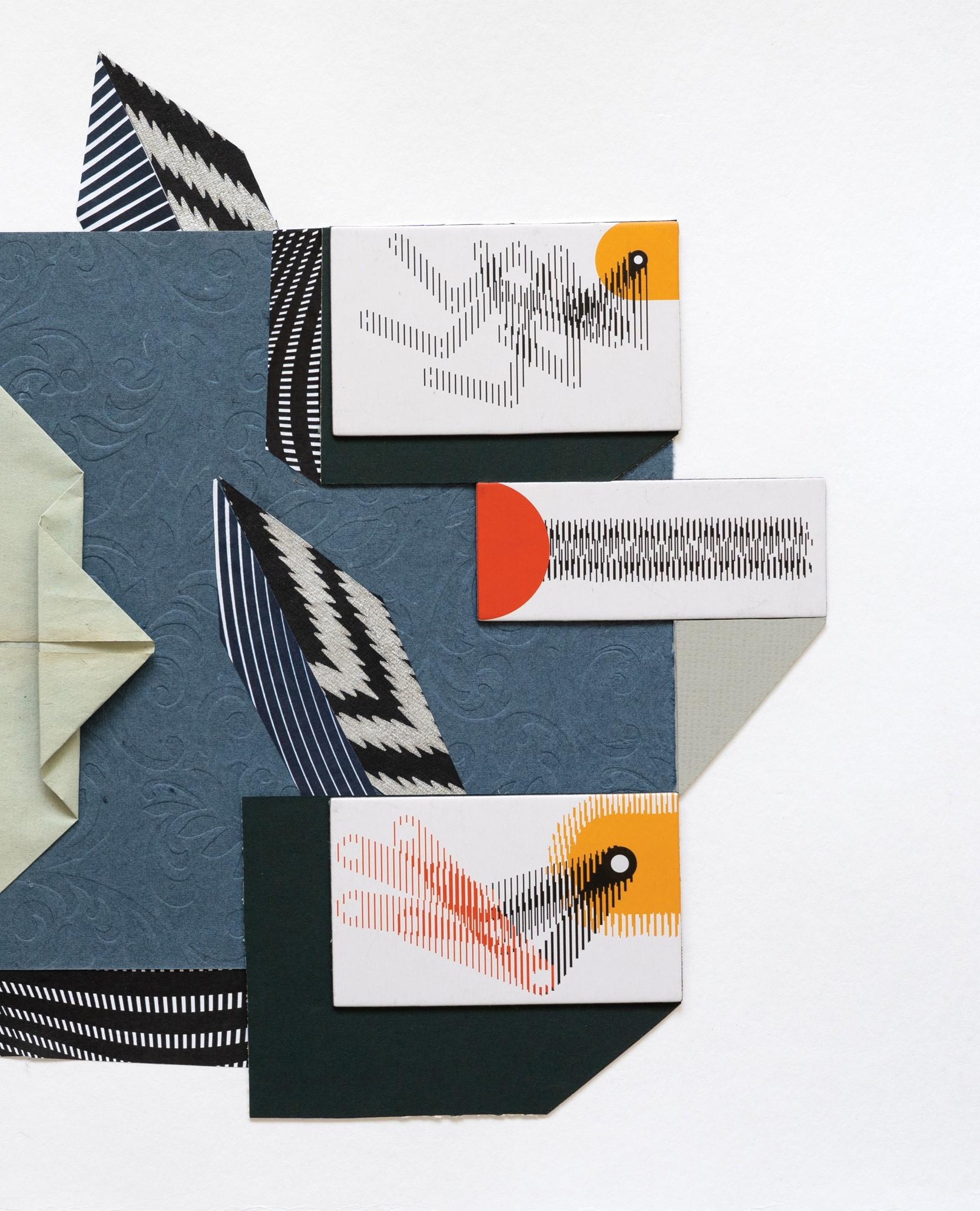 Flight - Collage, Papier, Surrealismus, 21. Jahrhundert, Zeitgenössische Kunst (Grau), Animal Art, von Raluca Arnăutu