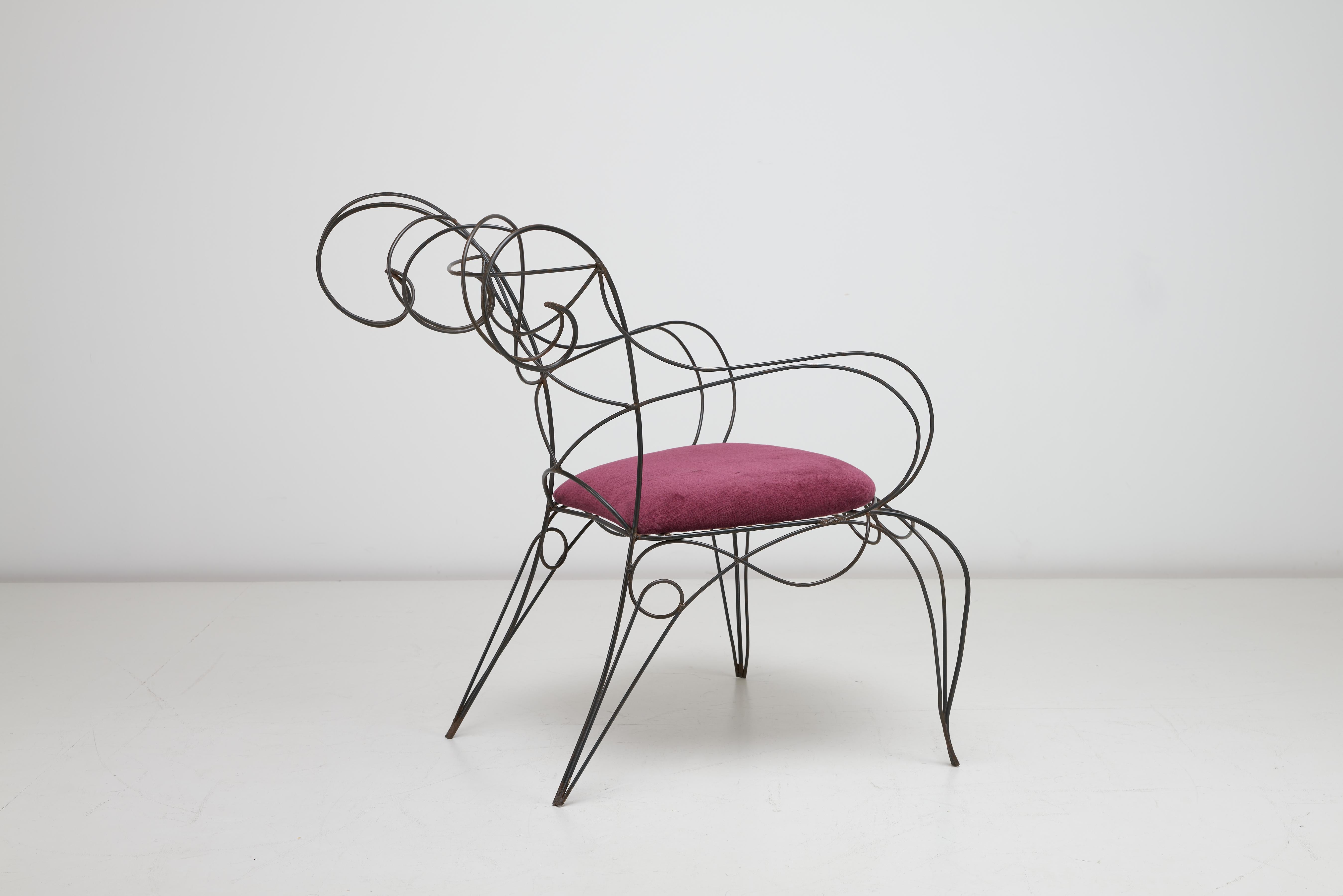 André Dubreuil - Ram Chair c1987 hergestellt von A.D. Dekorative Arts Ltd, London (Samt)