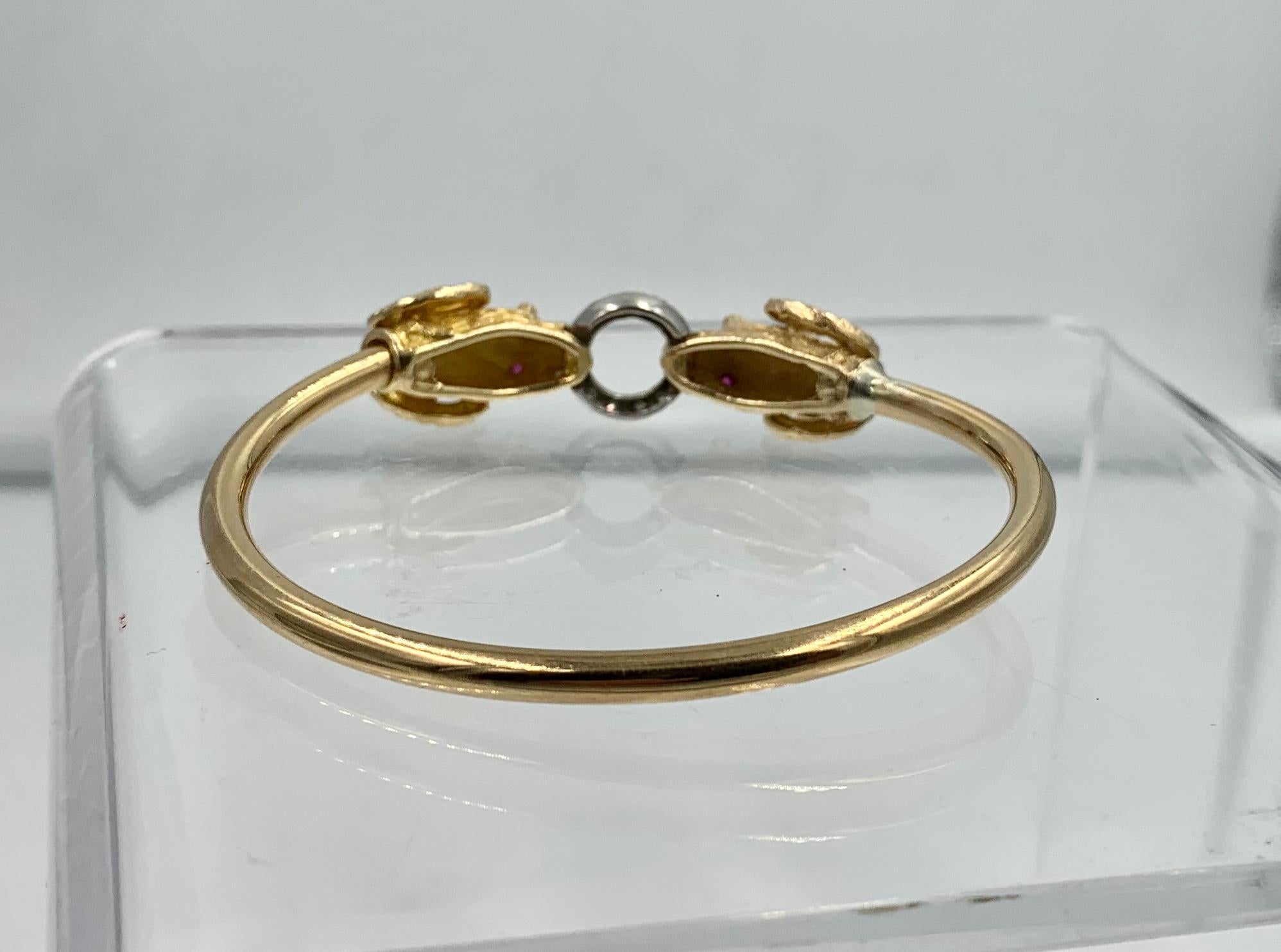 Bracelet jonc tête de bélier en or 14 carats avec diamants et rubis en vente 3