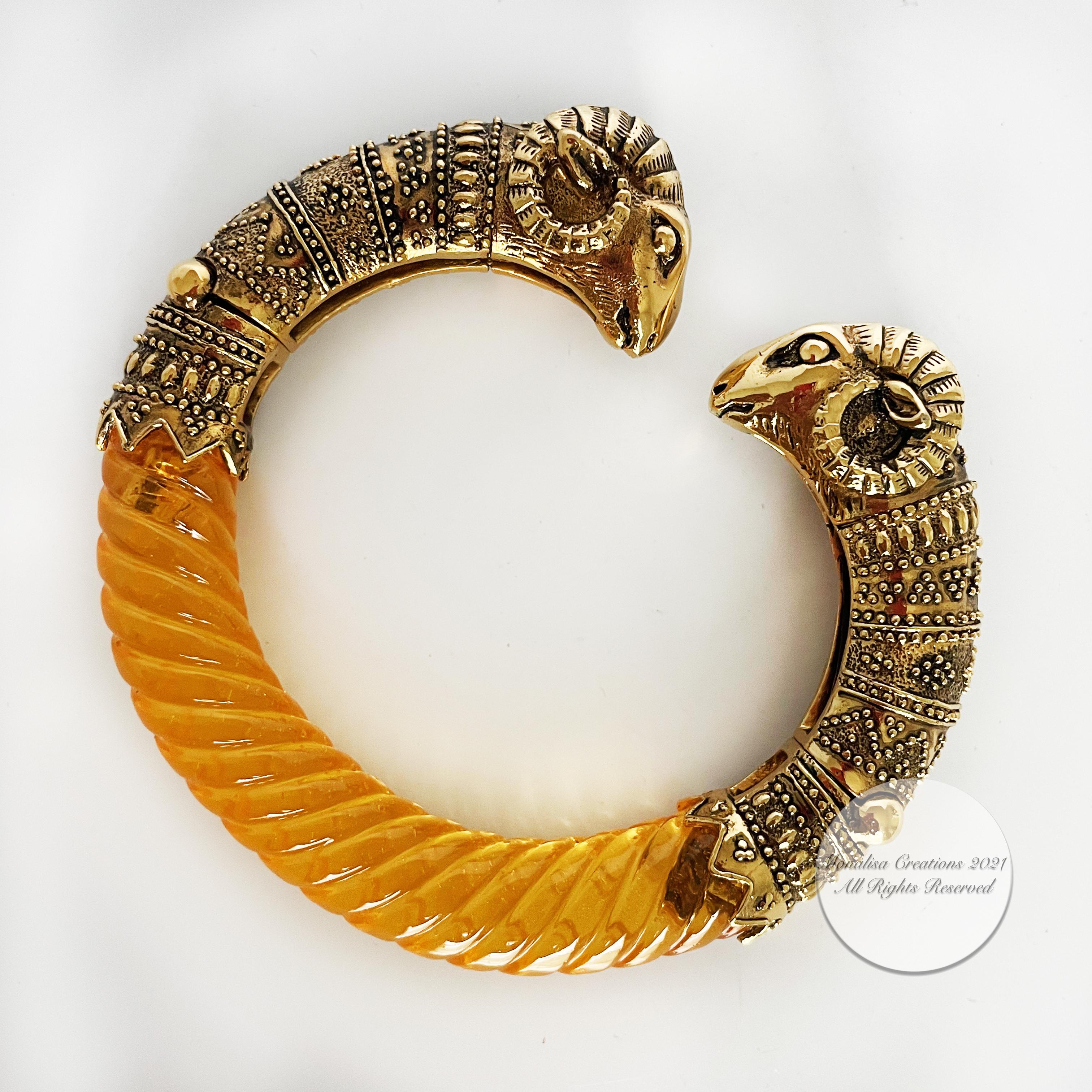 Ram Head Bracelet Gold Metal and Resin Clamper Etruscan Revival Vintage 70s In Good Condition In Port Saint Lucie, FL
