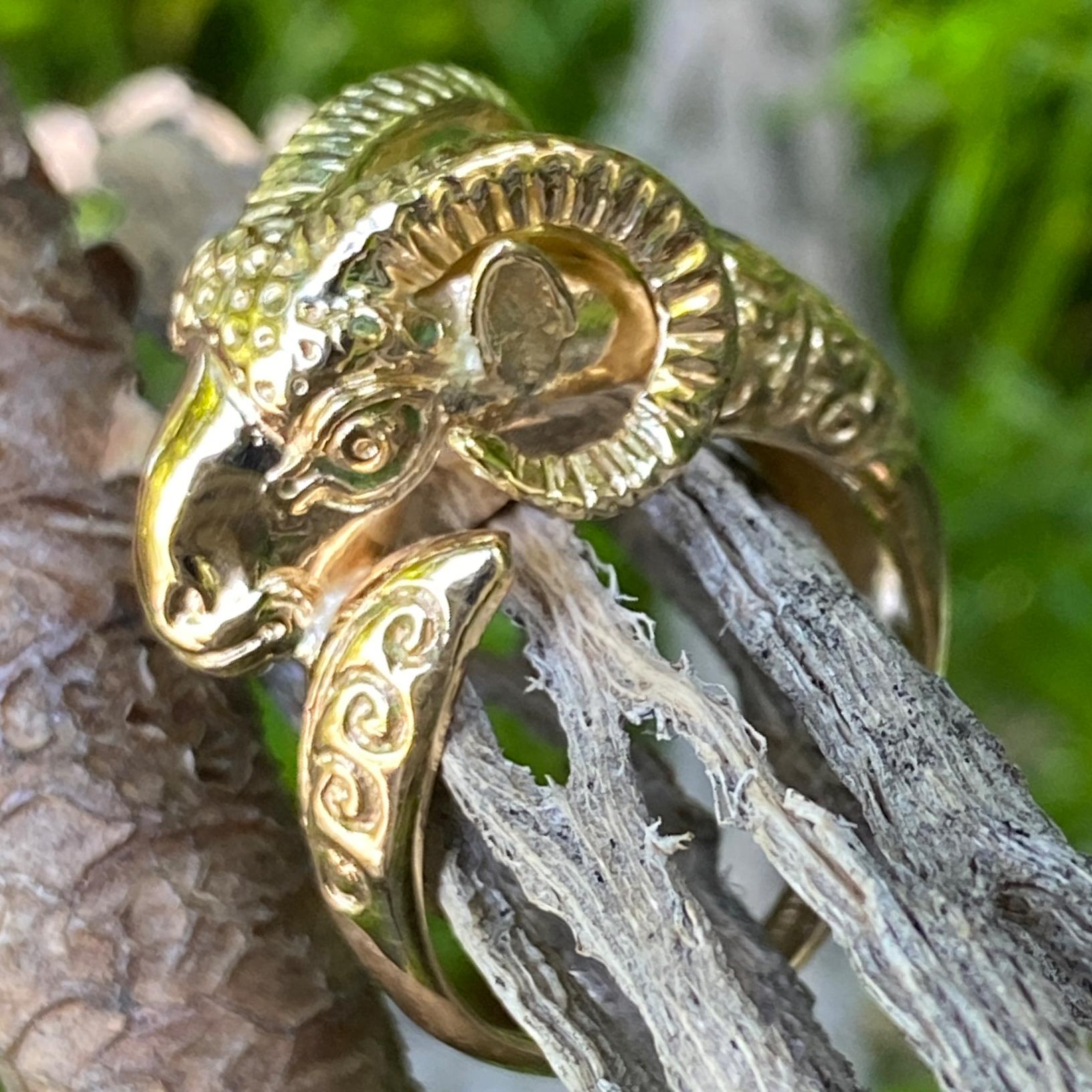 Ram or Aries Figural Bypass Ring in 18 Karat Yellow Gold 4