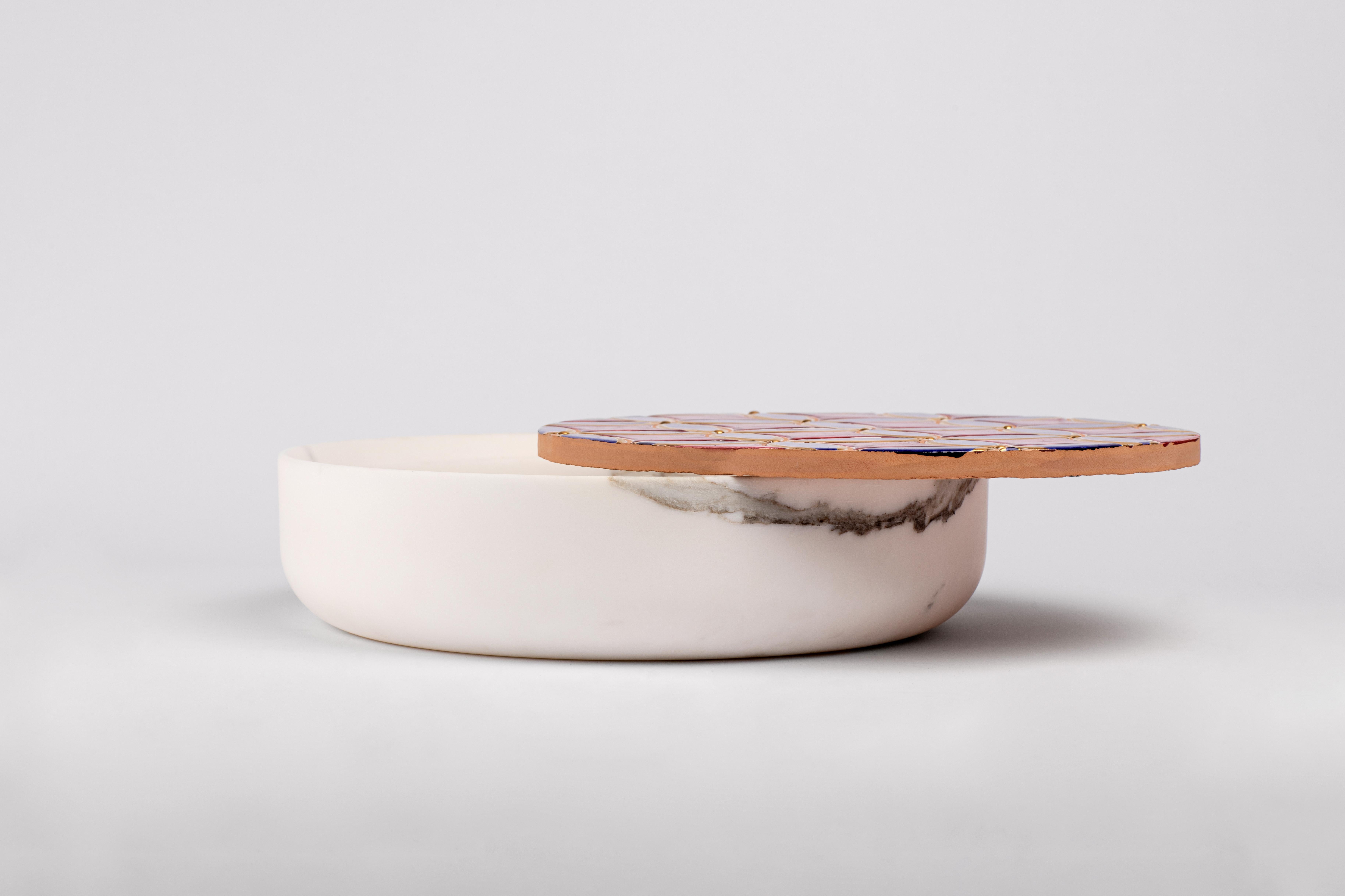 A collection made of Calacatta marble, worked on the manual lathe, and hand-glazed ceramic according to ancient Vietri traditions; two companies in the Neapolitan area that attribute production excellence, the search for materials, the unique and