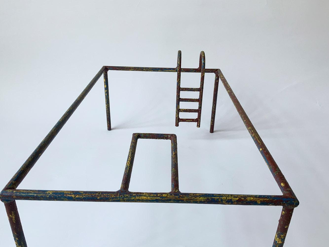 GRAND POOL von Ramon Enrich – minimalistische Eisenskulptur, Pool, einzigartiges Werk im Angebot 3