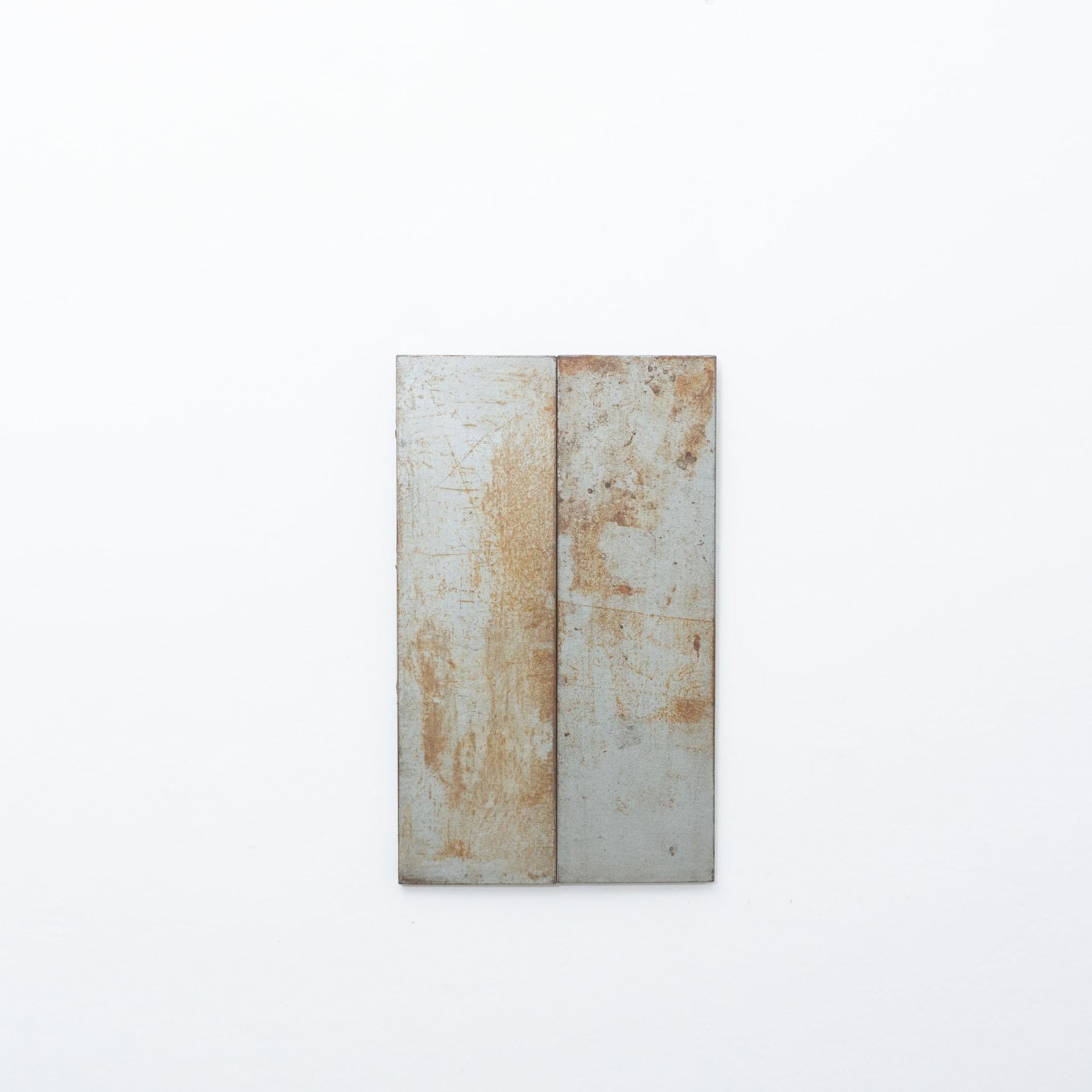Ramon Horts, Minimalistisches Kunstwerk.

Strukturen aus Metallkompositionen, hergestellt in Barcelona, ca. 2019. 

Im Originalzustand.

Verkratztes Metall, verrostet und lackiert.