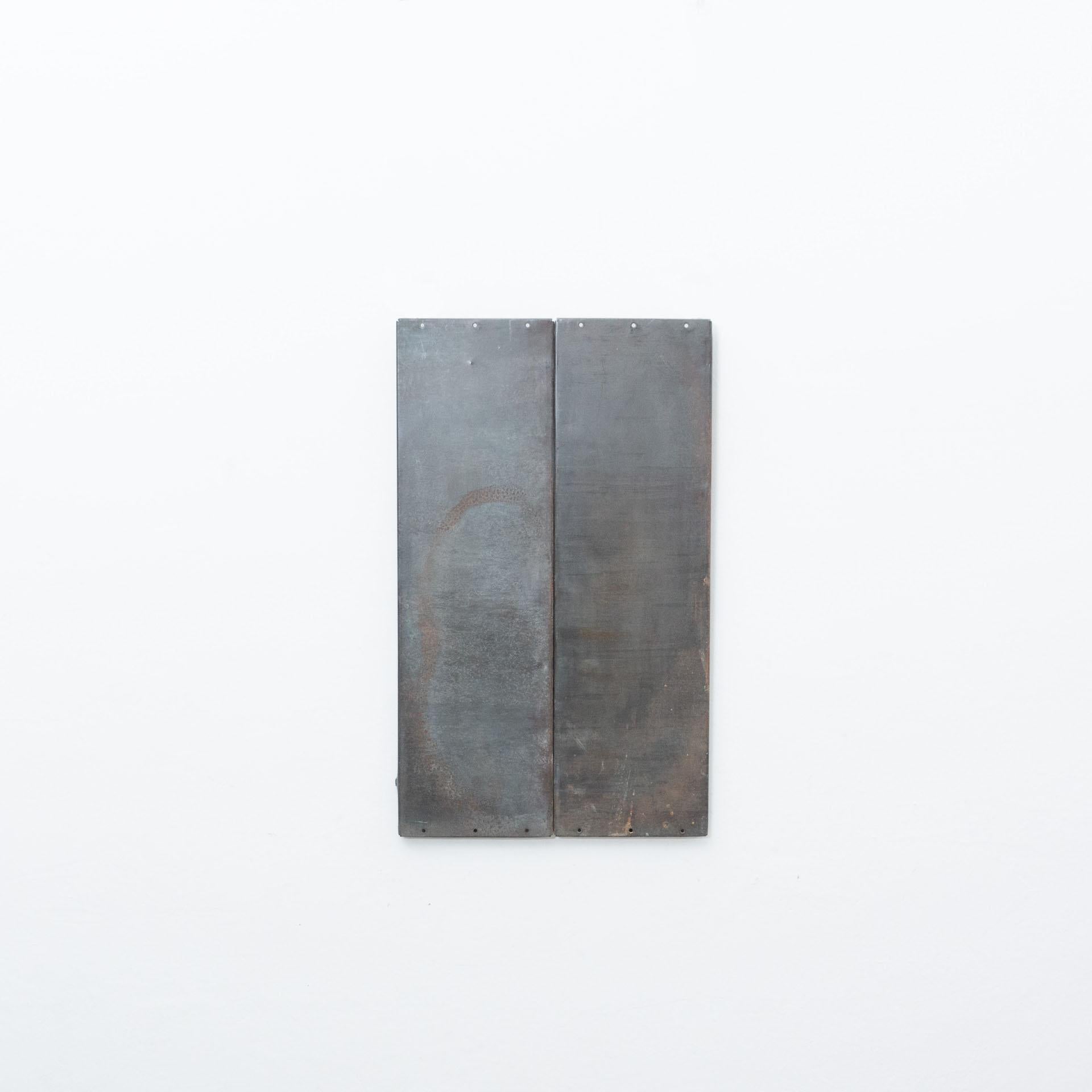 Ramon Horts, Minimalistisches Kunstwerk.

Strukturen aus Metallkompositionen, hergestellt in Barcelona, ca. 2019. 

Im Originalzustand.

Verkratztes Metall, verrostet und lackiert.