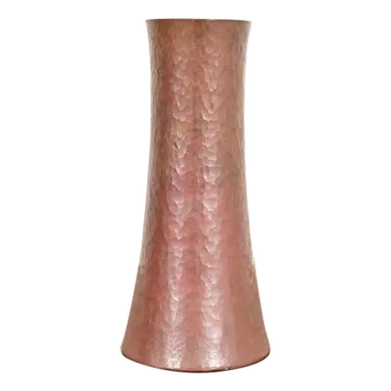 Ramon Ramirez Jarrón de cobre martillado Arts & Crafts
