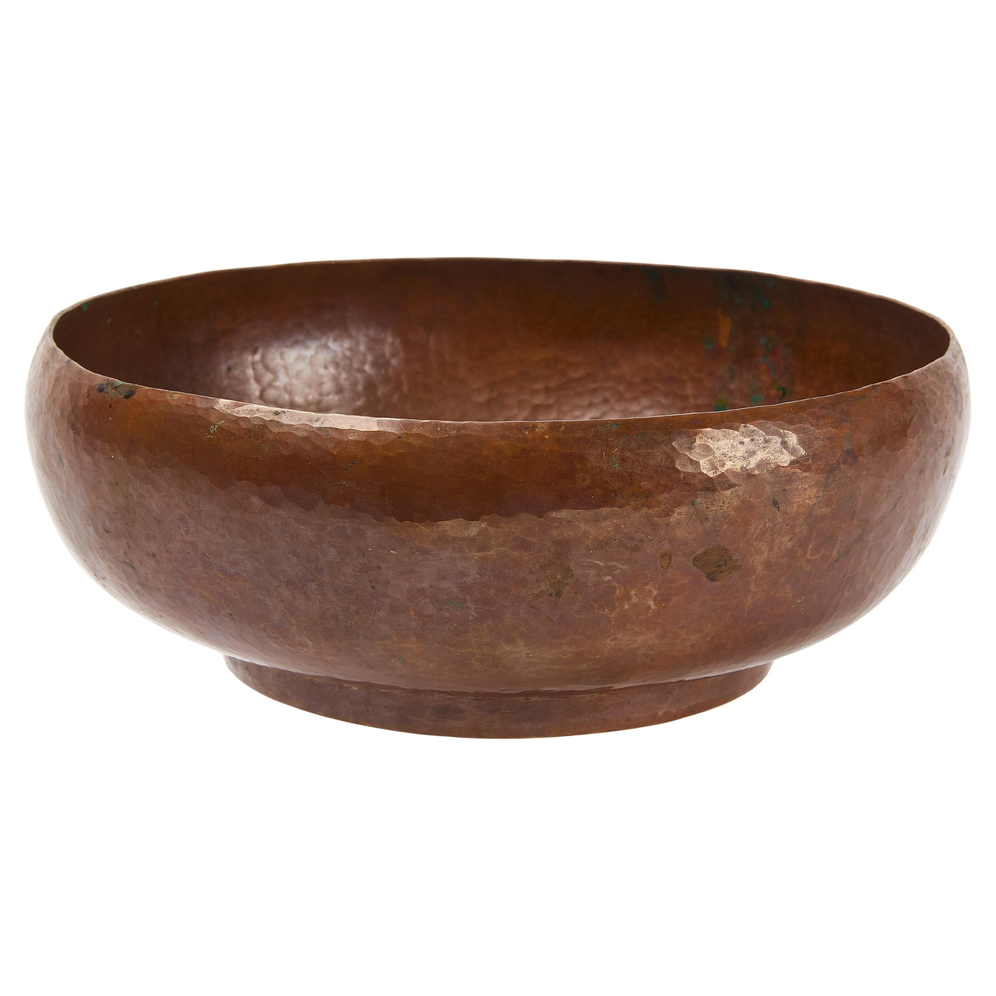 Ramon Ramirez - cuenco de cobre martillado. Alrededor de 1960.