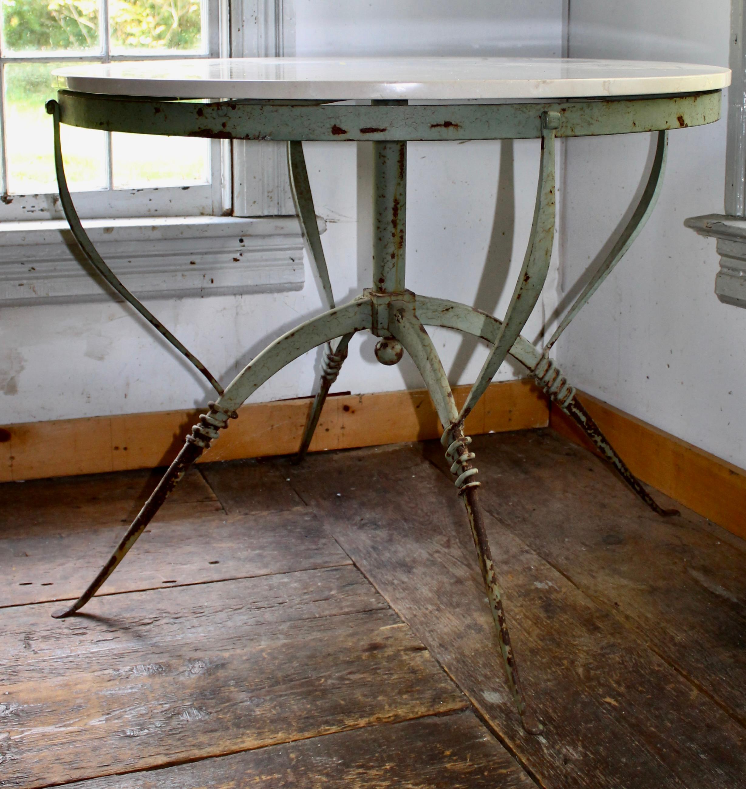 Mesa redonda de hierro forjado Maison Dominique Ramon Subes Francés en venta