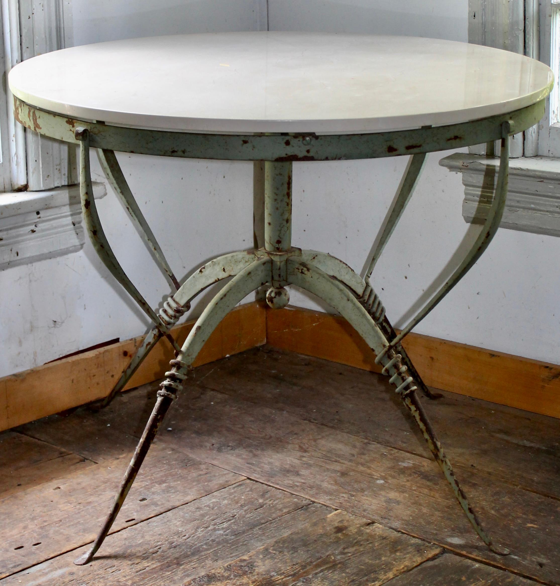Mesa redonda de hierro forjado Maison Dominique Ramon Subes en venta 1