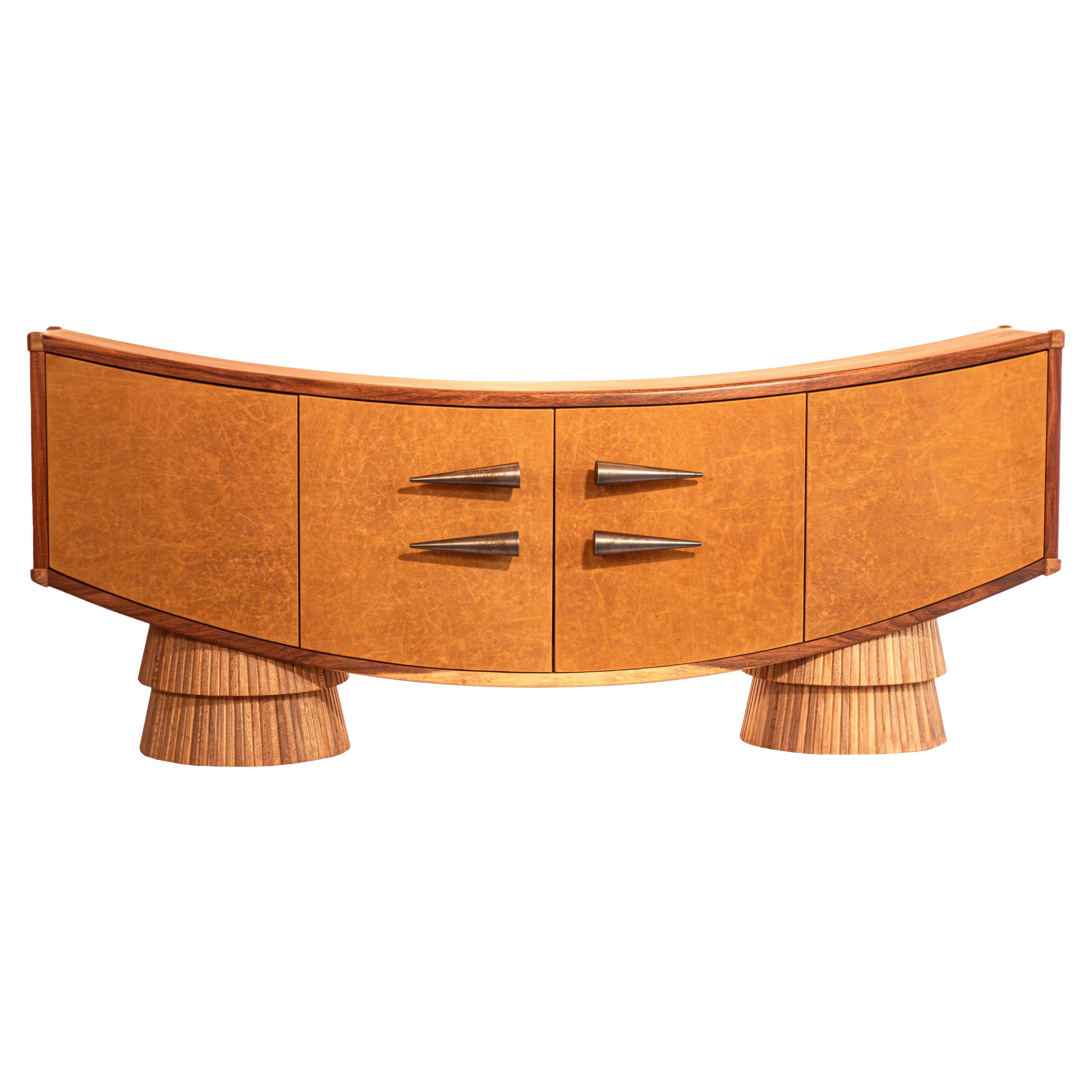 Eliseo - Grand buffet anthropomorphe mexicain d'avant-garde en bois dur et cuir en vente