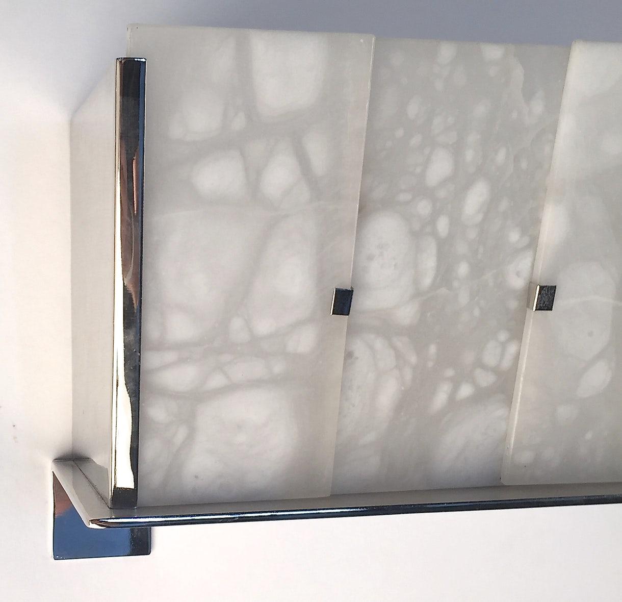 'Ramp' Alabaster Wall Lamp in the Manner of Pierre Chareau Moderno en venta